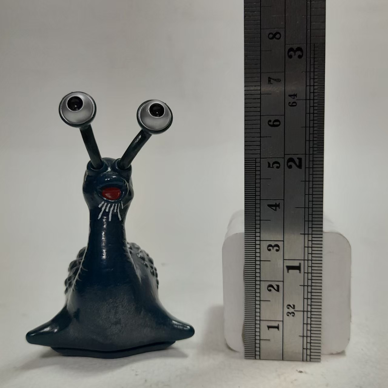 ซอฟ3.5 นิ้ว รุ่นบลูมาร์ค รีโปรดักซ์โดย บันไดขนาดตามรูป สัตว์ประหลาดนาเมกอน จากอุลตร้าคิว มือสองสภาพดีมีรอยบ้าง