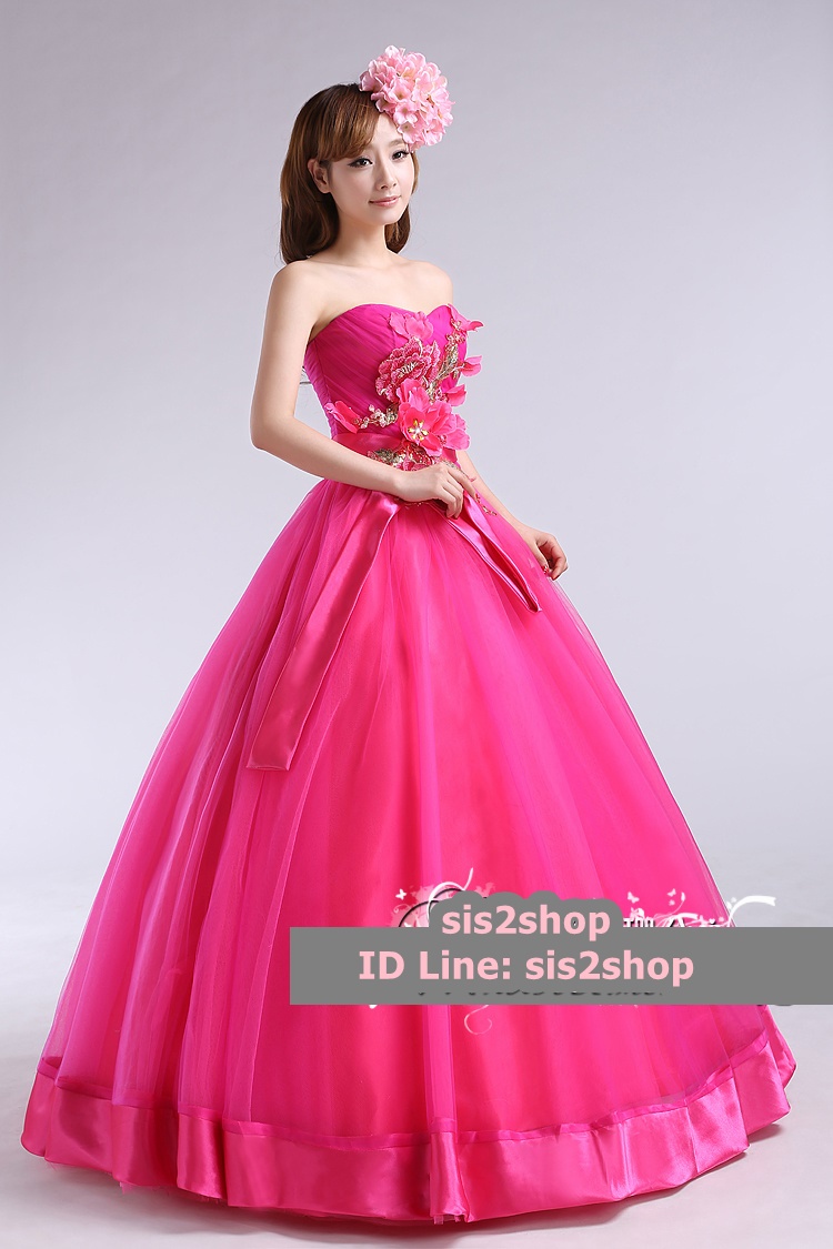 พร้อมเช่า ชุดแฟนซี ชุดราตรี เกาะอก สีชมพู Hot pink แต่งช่อดอกไม้ช่วงหน้าอก สไตล์เจ้าหญิง