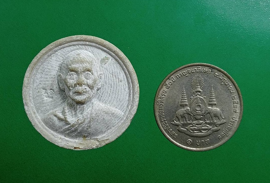 ผ2982 พระผง หลวงพ่อเพี้ยน วัดเกริ่นกฐิน จ.ลพบุรี ปี2549 พิมพ์จันทร์ลอย