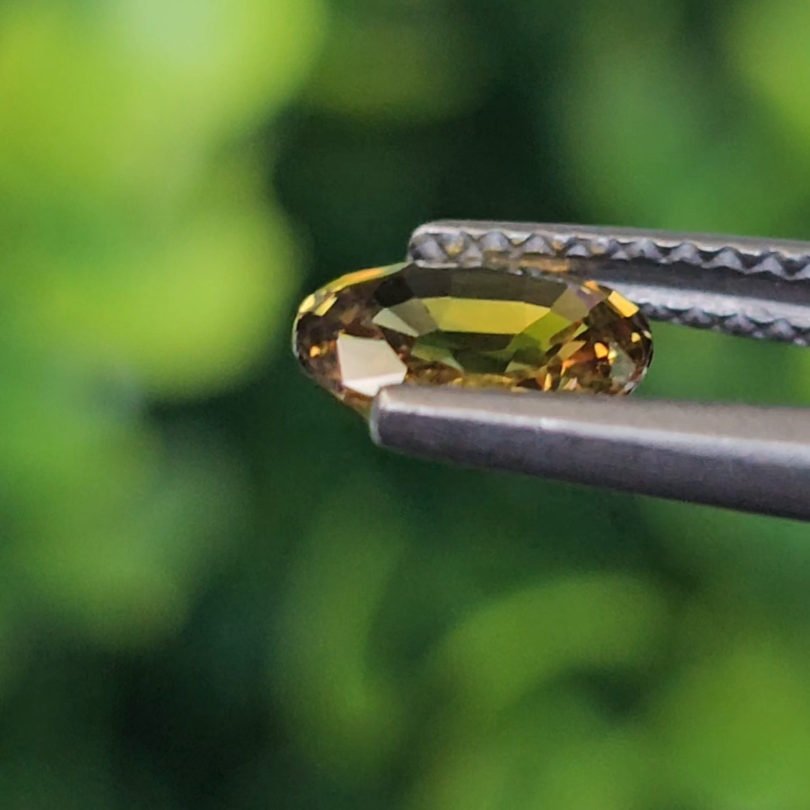 พลอย บุษราคัม Yellow Sapphire 1.18 กะรัต (Cts.) ดิบ (Unheated) พร้อมใบเซอร์ พลอยแท้ อัญมณีมงคลประจําวันเกิด เครื่องประดับพลอย