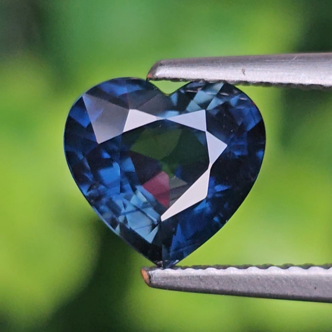 พลอย ไพลิน (Blue Sapphire) 2.21 กะรัต (Cts.) พลอยแท้ อัญมณีมงคลประจําวันเกิด เครื่องประดับพลอย