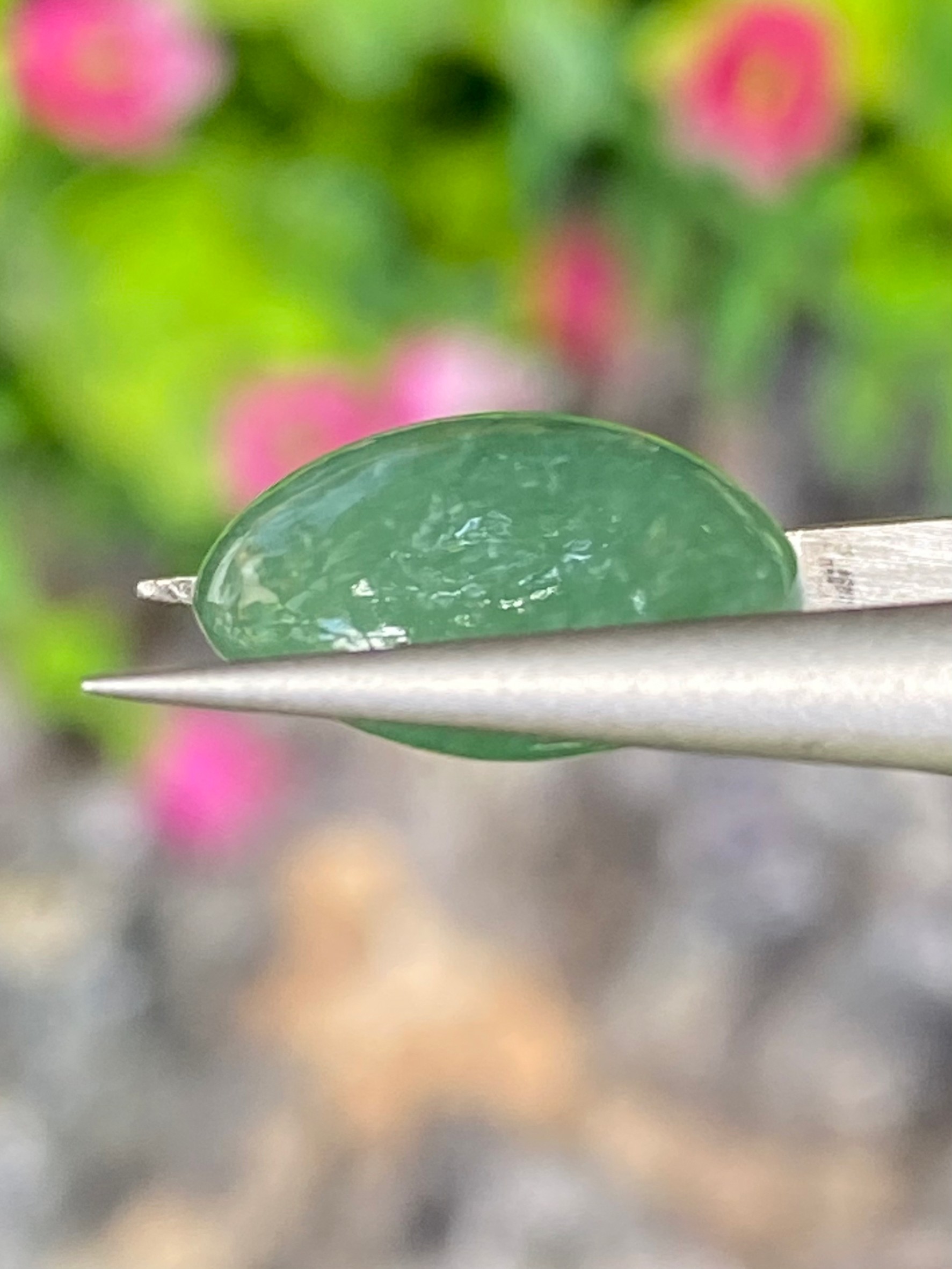 หยกพม่าเจียรนัย (Burmese jade ) 6.11 กะรัต หยกแท้ อัญมณีมงคลประจําวันเกิด เครื่องประดับหยก