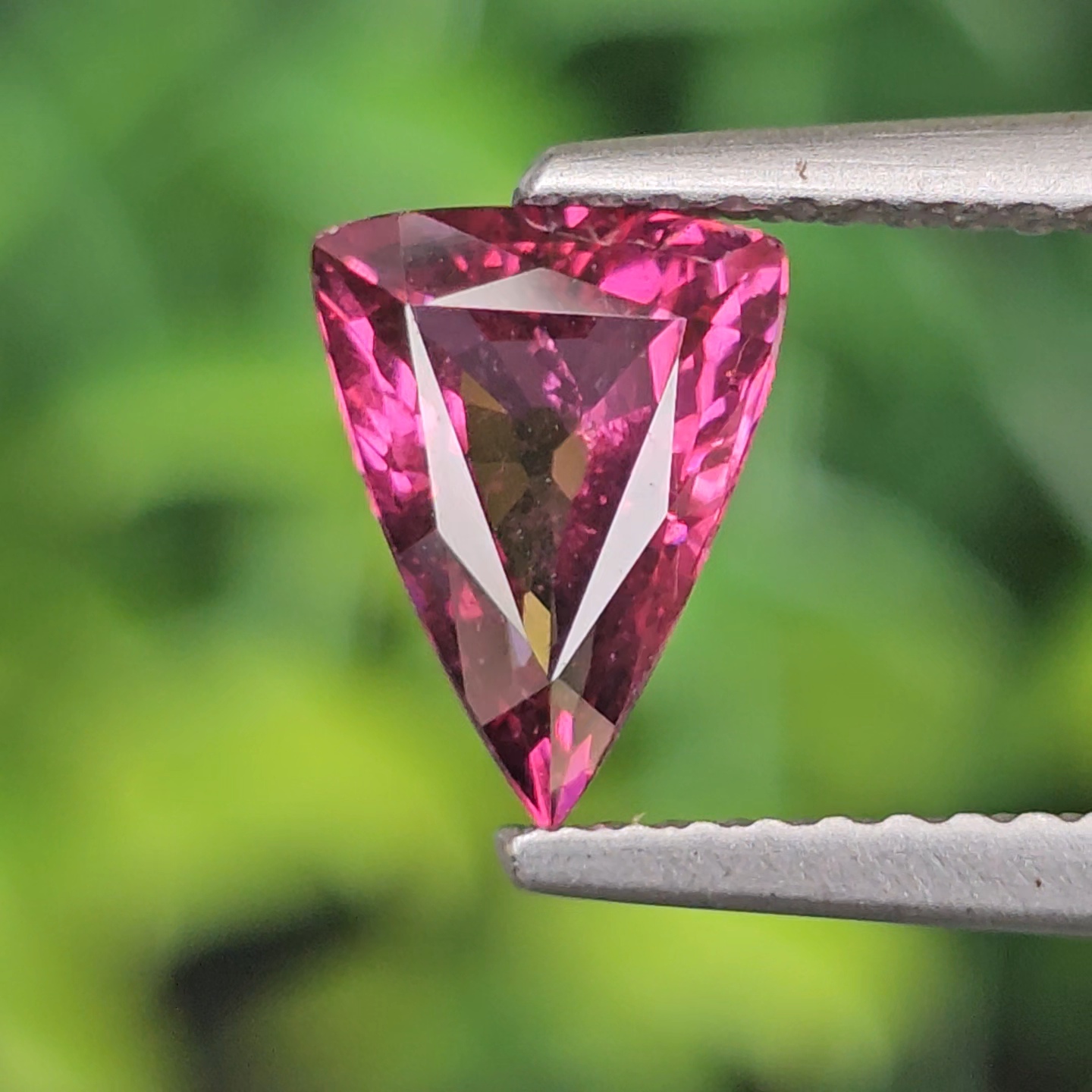 พลอย อุมบาไลต์ การ์เน็ต Umbalite Garnet 1.10 กะรัต (Cts.) ดิบ Unheated ลอยแท้ อัญมณีมงคลประจําวันเกิด เครื่องประดับพลอย