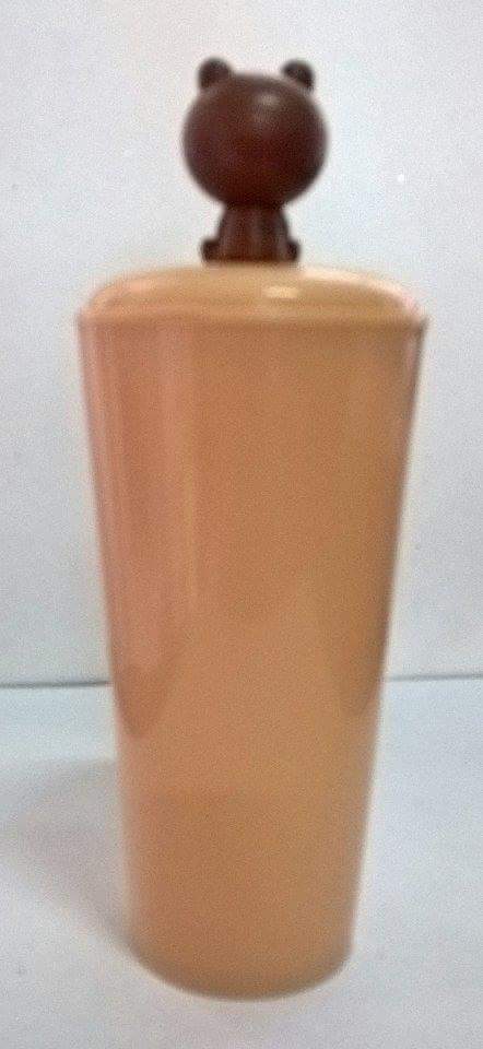 แก้วน้ำพลาสติก สีน้ำตาล ลายบราวน์, จาก Line Friends พร้อมท็อปเปอร์บราวน์ของสะสมจาก 7-11**ไม่มีฝาปิดปลายหลอด