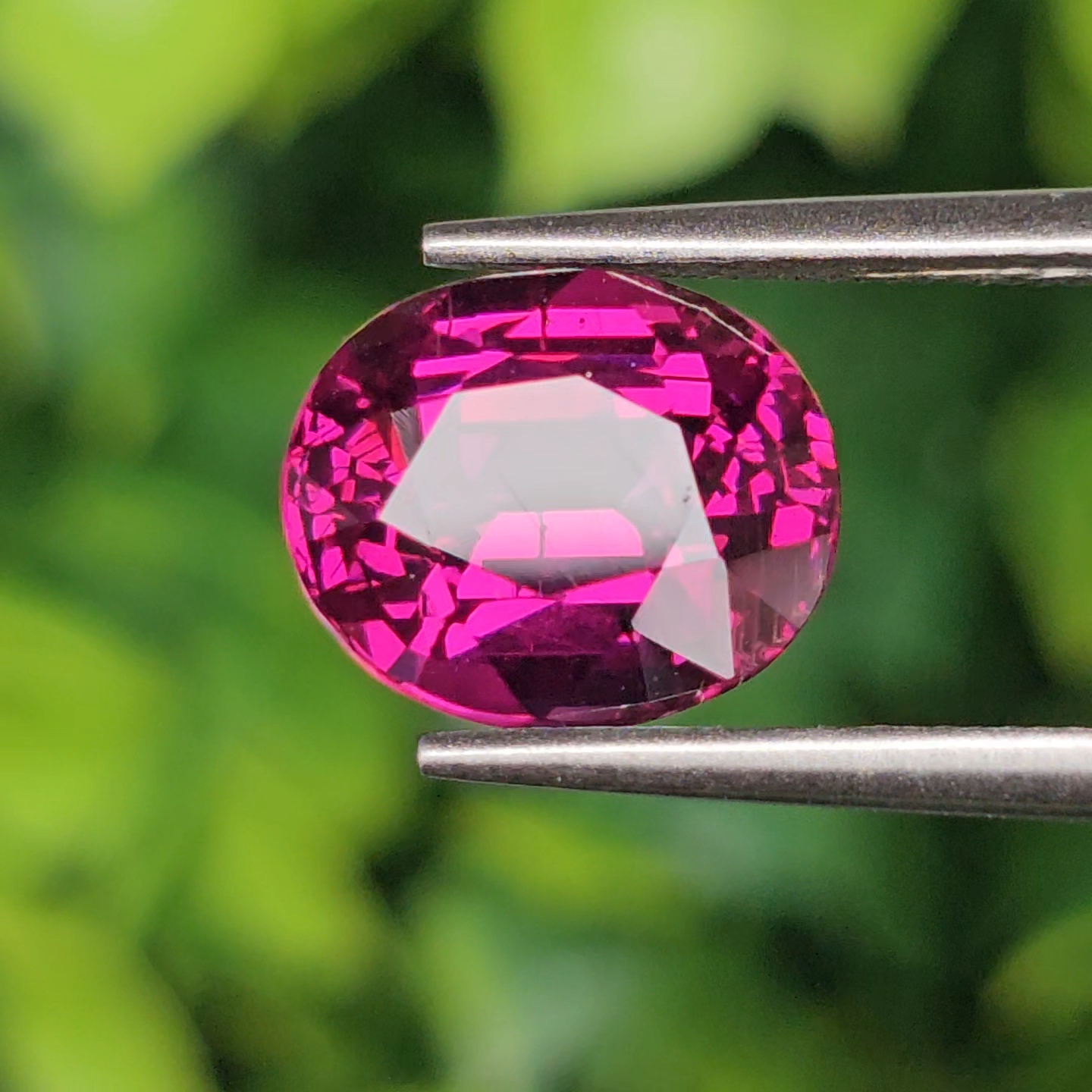 พลอย โรโดไลต์ กาเน็ท Rhodolite Garnet 4.50 กะรัต Cts.พลอยแท้ อัญมณีมงคลประจําวันเกิด เครื่องประดับพลอย