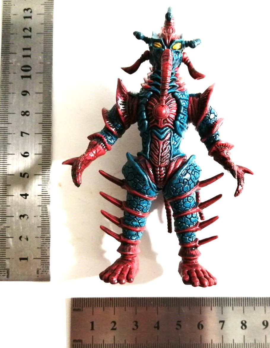 มนุษย์ดาวฮิปโปริสภาคอุลตร้าแมนเมบิอุส ขนาดประมาณ 5นิ้ว มนุษย์ดาวฮิปโปริสตัวนี้ ไม่ใช่ตัวดั้งเดิมที่ปรากฏตัวในอุลตร้าแมนเอส ตัวนี้เป็นตัวใหม่ ปรากฏตัวในซีรีย์อุลตร้าแมนเมบิอุส เมื่อปี2003 ตัวนี้เป็น แคนดี้ทอยส์พลาสติกตัน รายละเอียดสวยคมงดงาม ลงสีละเอีย