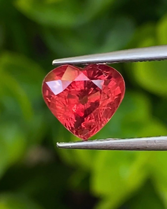 พลอย ทับทิม ซองเจีย (Songea Ruby Sapphire) 2.05 กะรัต (Cts.) พร้อมใบเซอร์ พลอยแท้ อัญมณีมงคลประจําวันเกิด เครื่องประดับพลอย