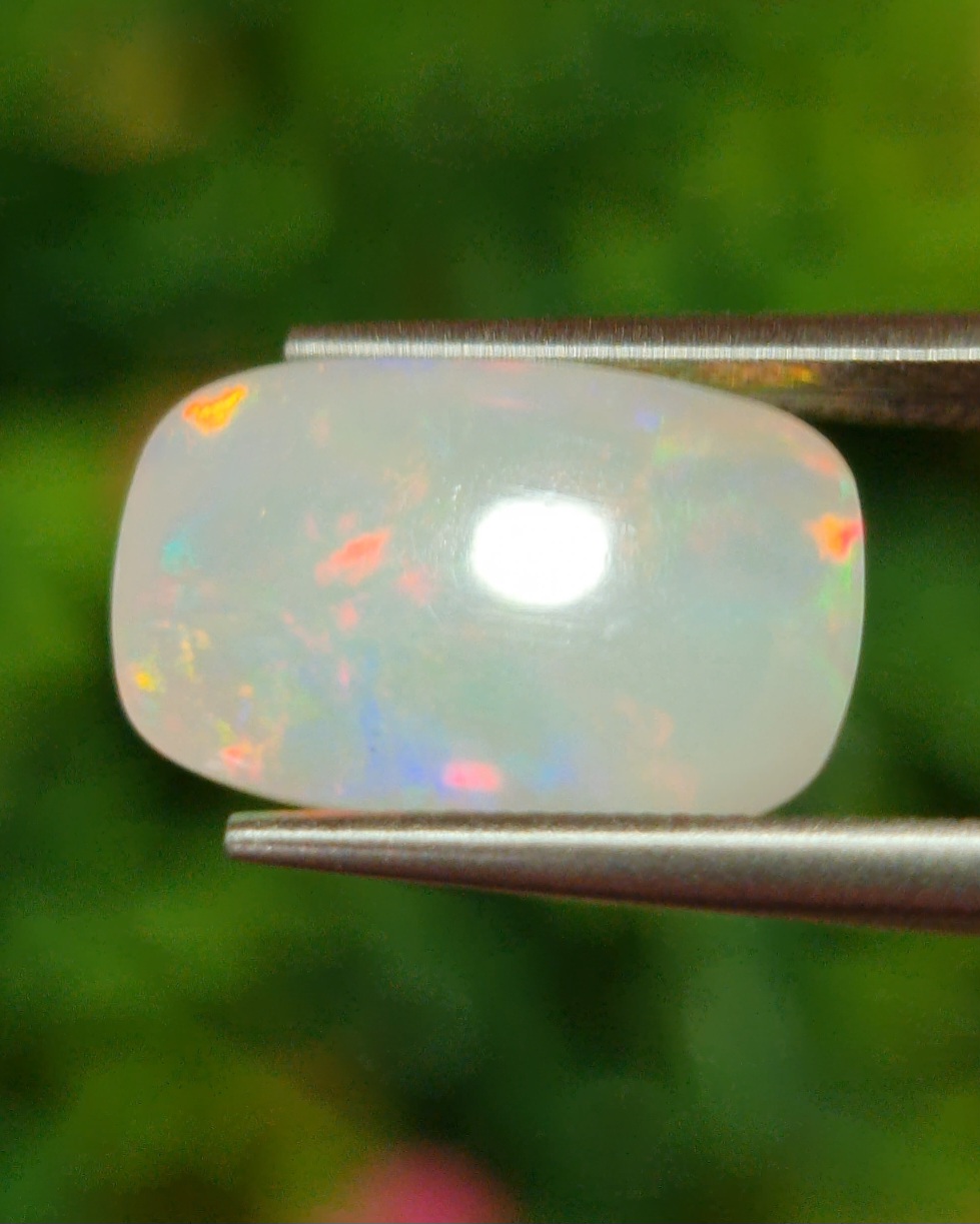 พลอย ไวท์ โอปอล White Opal 5.14 กะรัต (Cts.) พลอยแท้ อัญมณีมงคลประจําวันเกิด เครื่องประดับพลอย