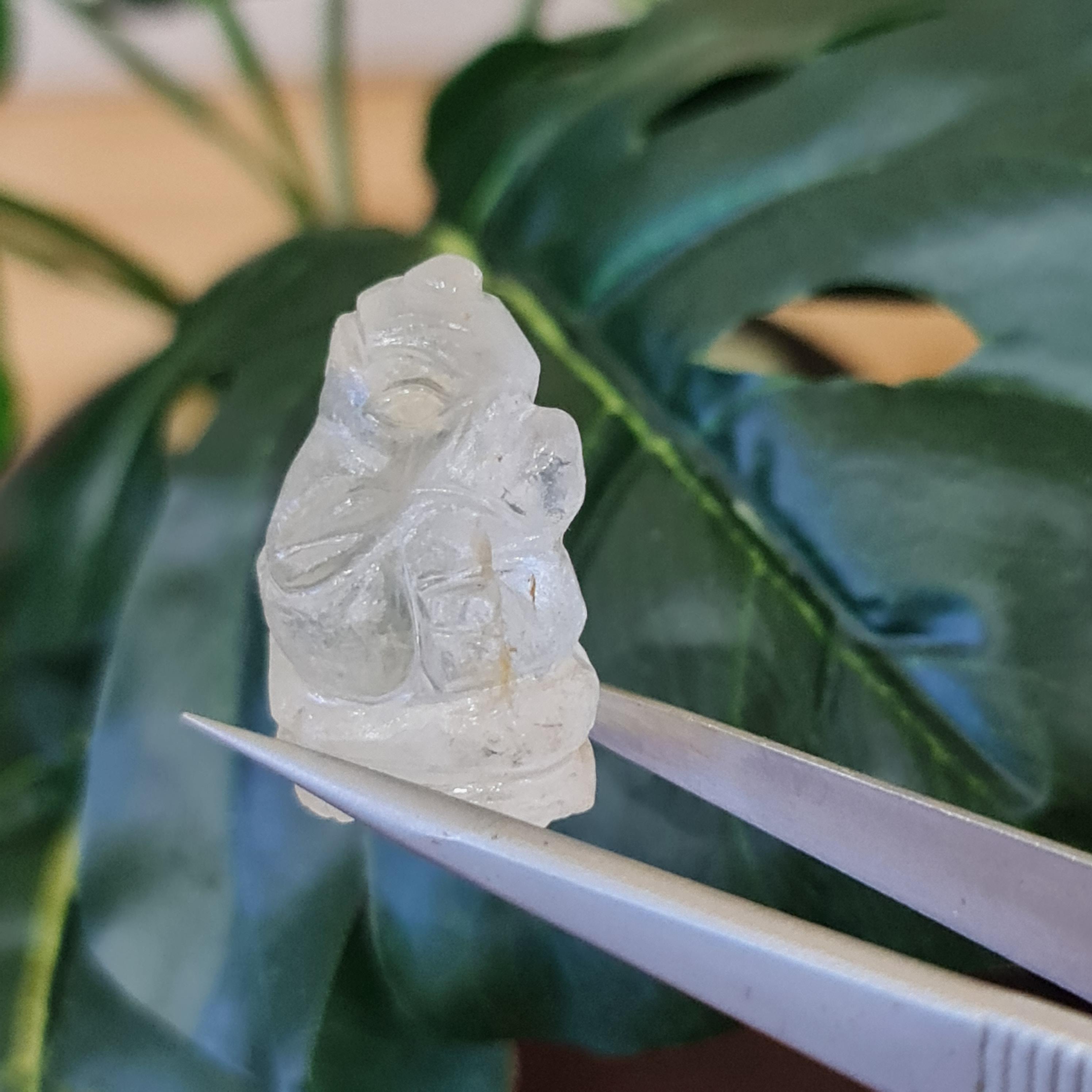 พลอย ไวท์ ควอตซ์ แกะสลัก พระพิฆเนศ White Quartz Ganesha (สินค้าเป็นแบบสุ่มมีจำนวนมาก)