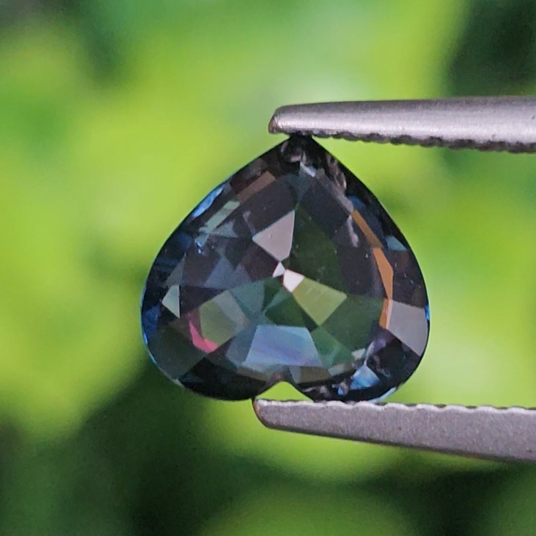 พลอย ไพลิน (Blue Sapphire) 2.21 กะรัต (Cts.) พลอยแท้ อัญมณีมงคลประจําวันเกิด เครื่องประดับพลอย