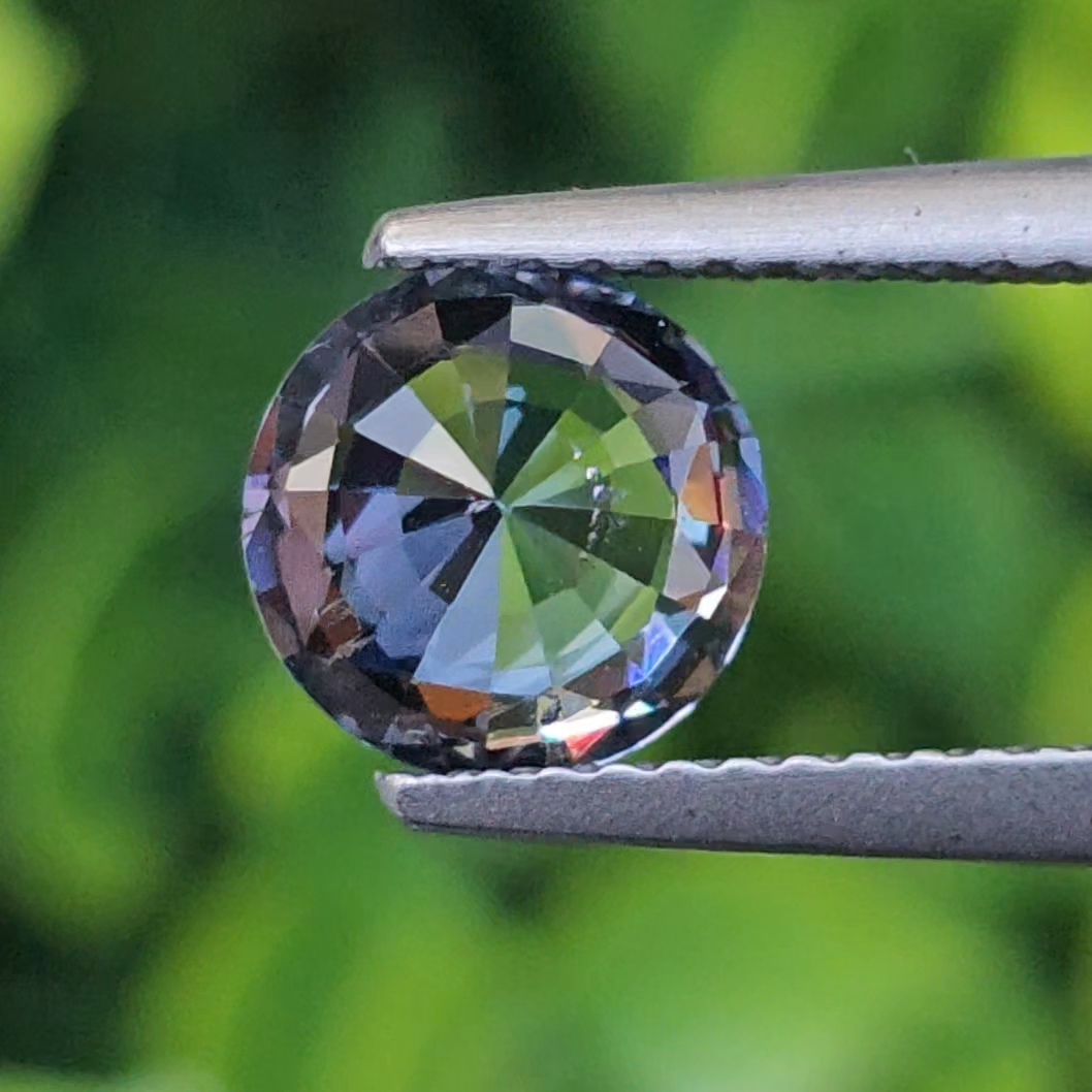 สปิเนล (Spinel ) 1.56 กะรัต (Cts.) พลอยแท้ อัญมณีมงคลประจําวันเกิด เครื่องประดับพลอย