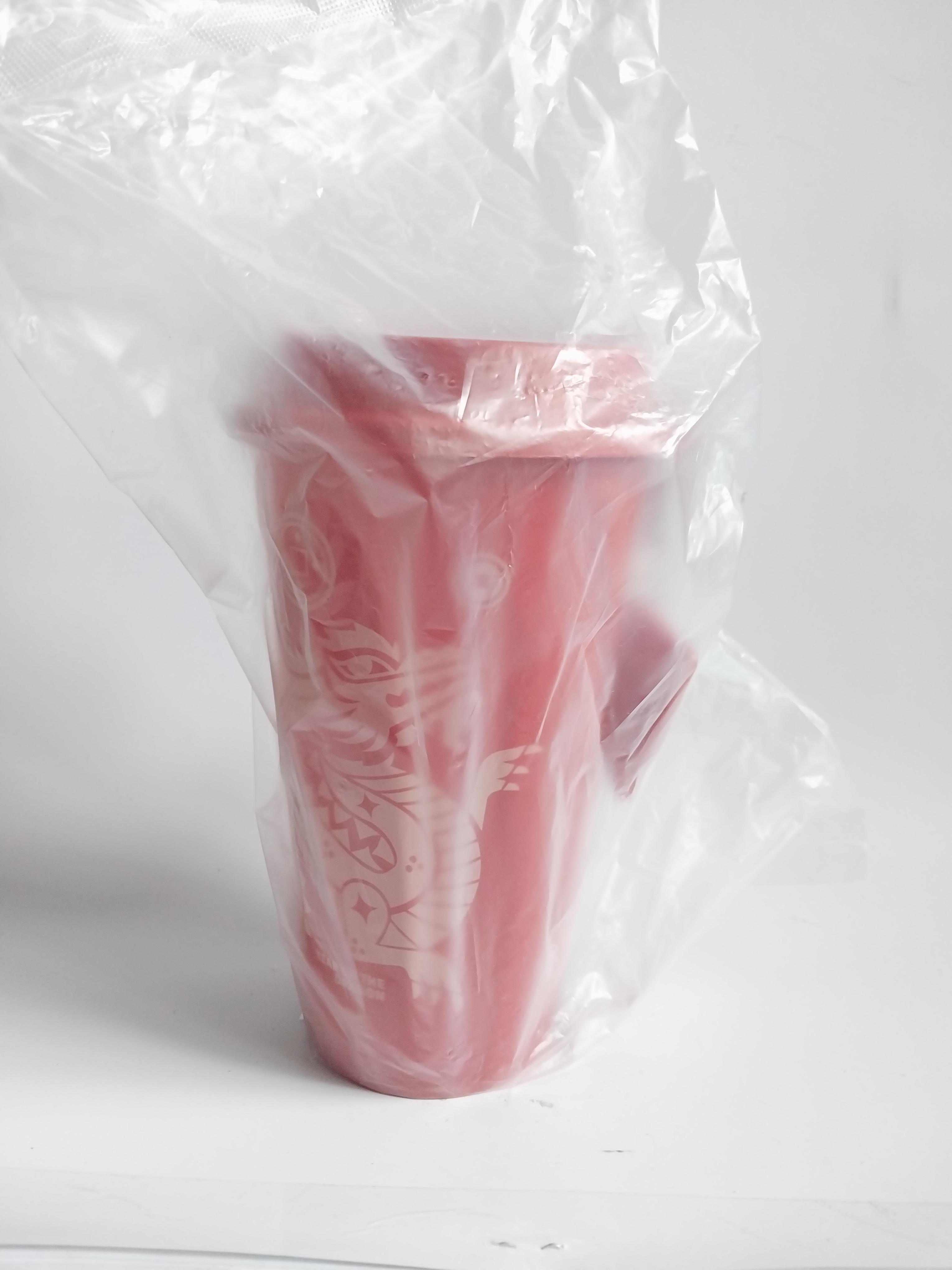 มีหลายภาพ แก้วน้ำพลาสติก พรีเมี่ยมจาก กาแฟ Amazon สีแดง