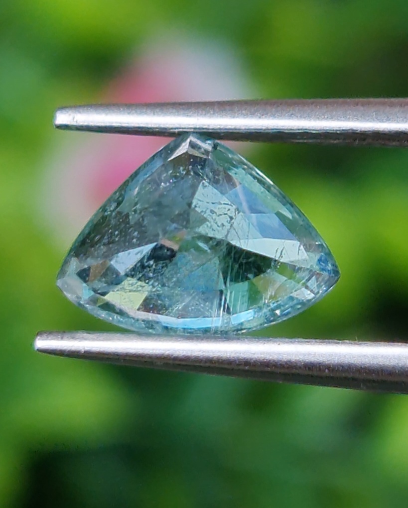 พลอย พาไรบ้า ทัวร์มาลีน Paraiba Tourmaline 2.17 กะรัต (Cts.) พร้อมใบเซอร์ พลอยแท้อัญมณีมงคล ประจําวันเกิด เครื่องประดับพลอย