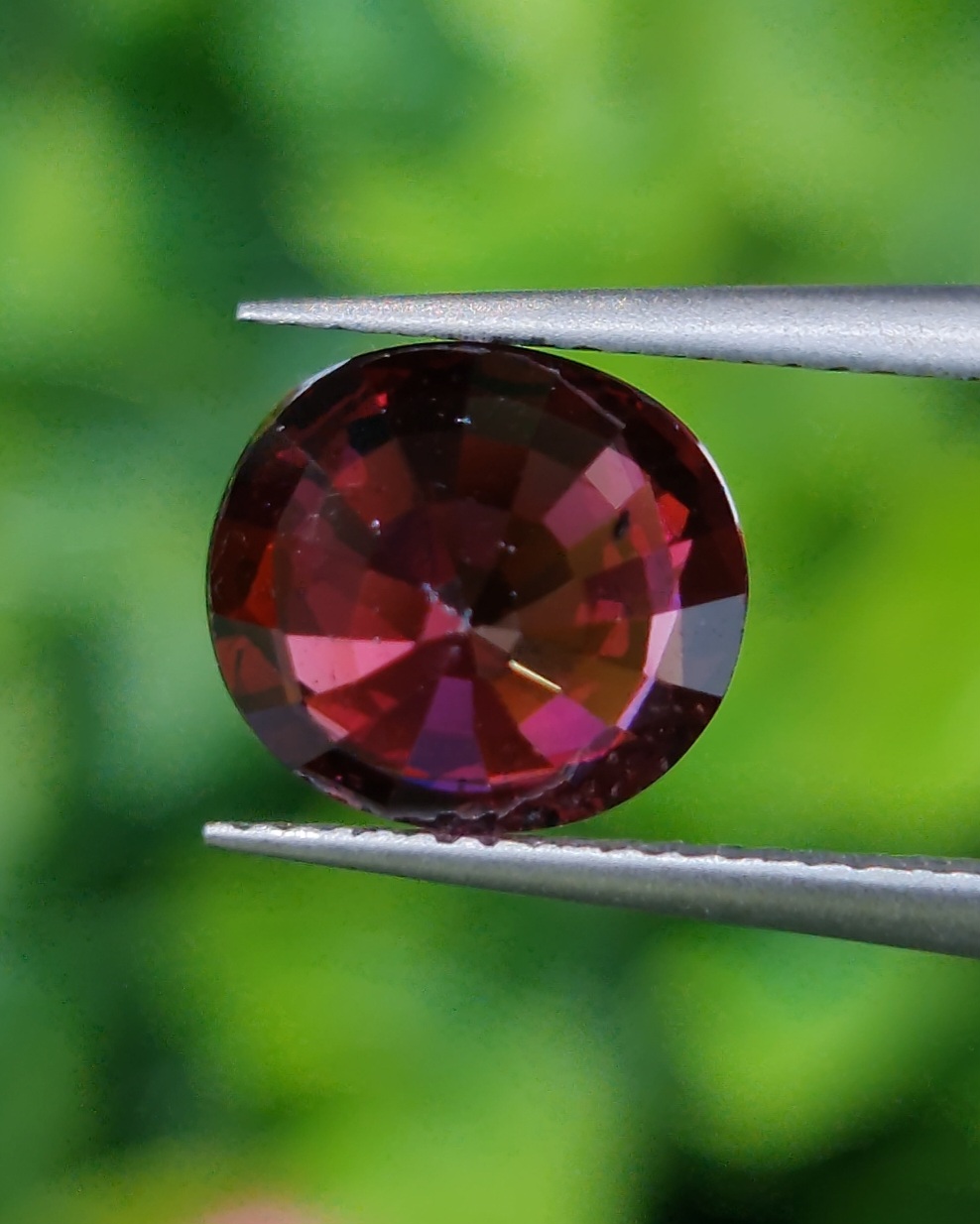 พลอย โรโดไลต์ กาเน็ท Rhodolite Garnet 2.49 กะรัต Cts.พลอยแท้ อัญมณีมงคลประจําวันเกิด เครื่องประดับพลอย