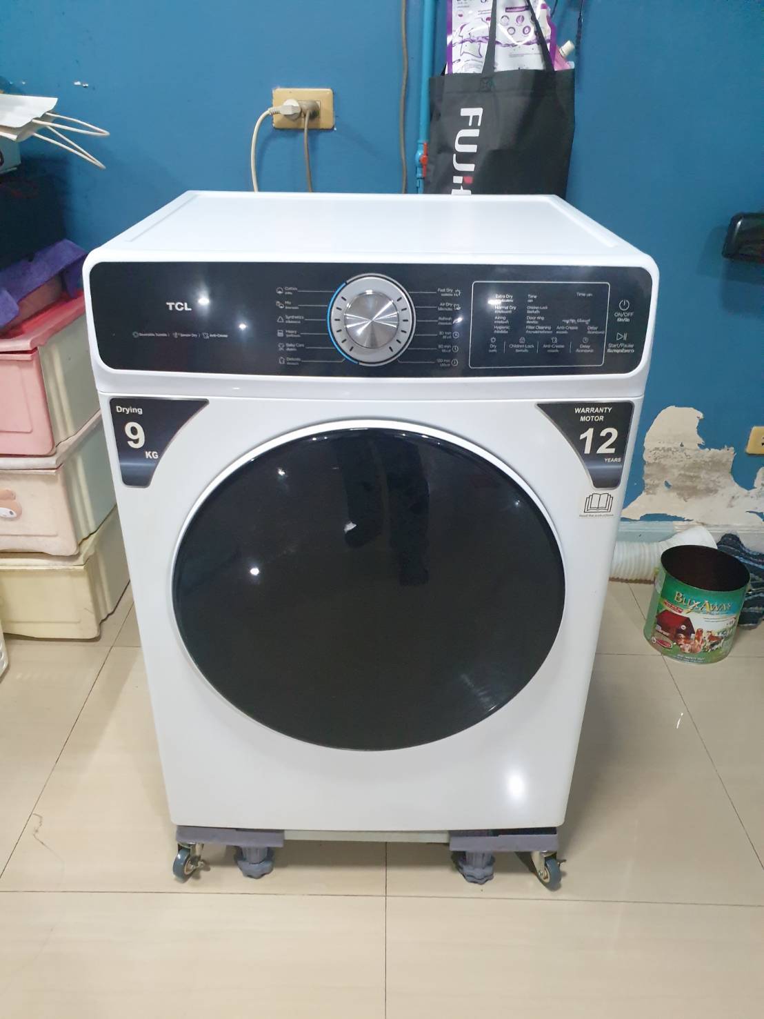 TCL DRYER เครื่องอบผ้าฝาหน้า ความจุ 9Kg. สีขาว รุ่น WT09KFDYW อบแห้งไวด้วยความร้อน มีโปรแกรมลดรอยยับผ้า