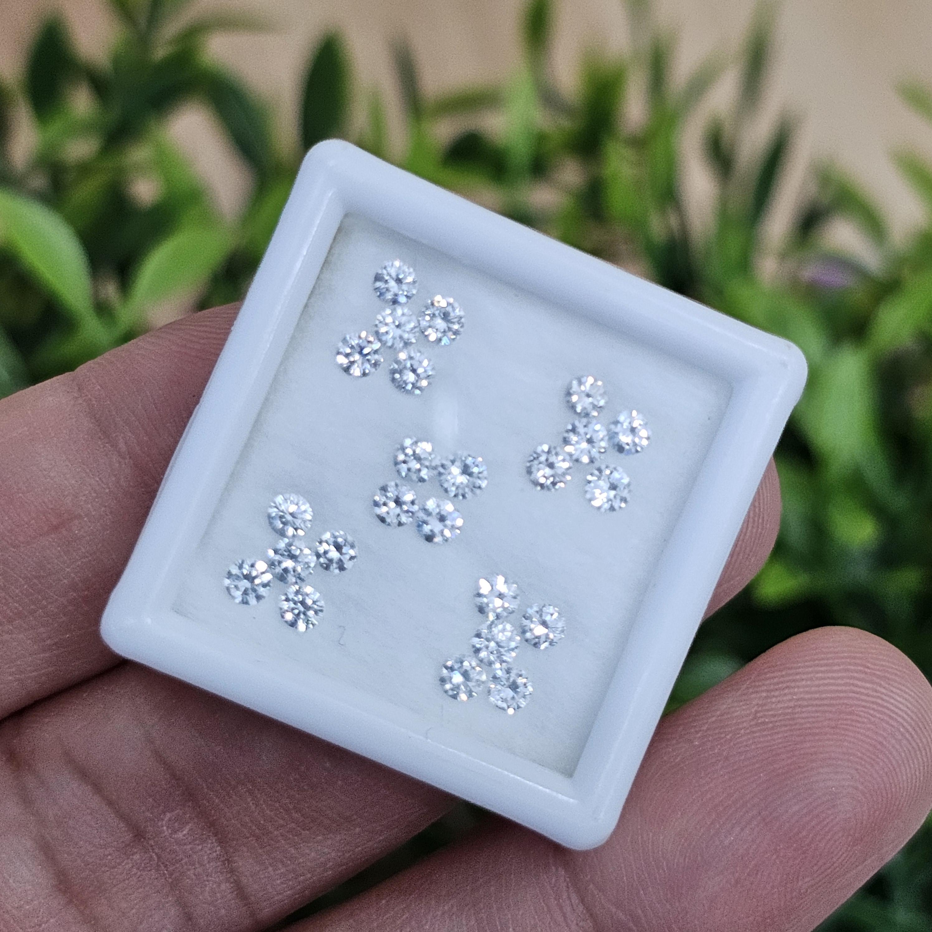 พลอย เพทาย Natural Zircon 2.21 กะรัต (Cts.) 24 เม็ด (Pcs.) พลอยแท้ อัญมณีมงคลประจําวันเกิด เครื่องประดับพลอย