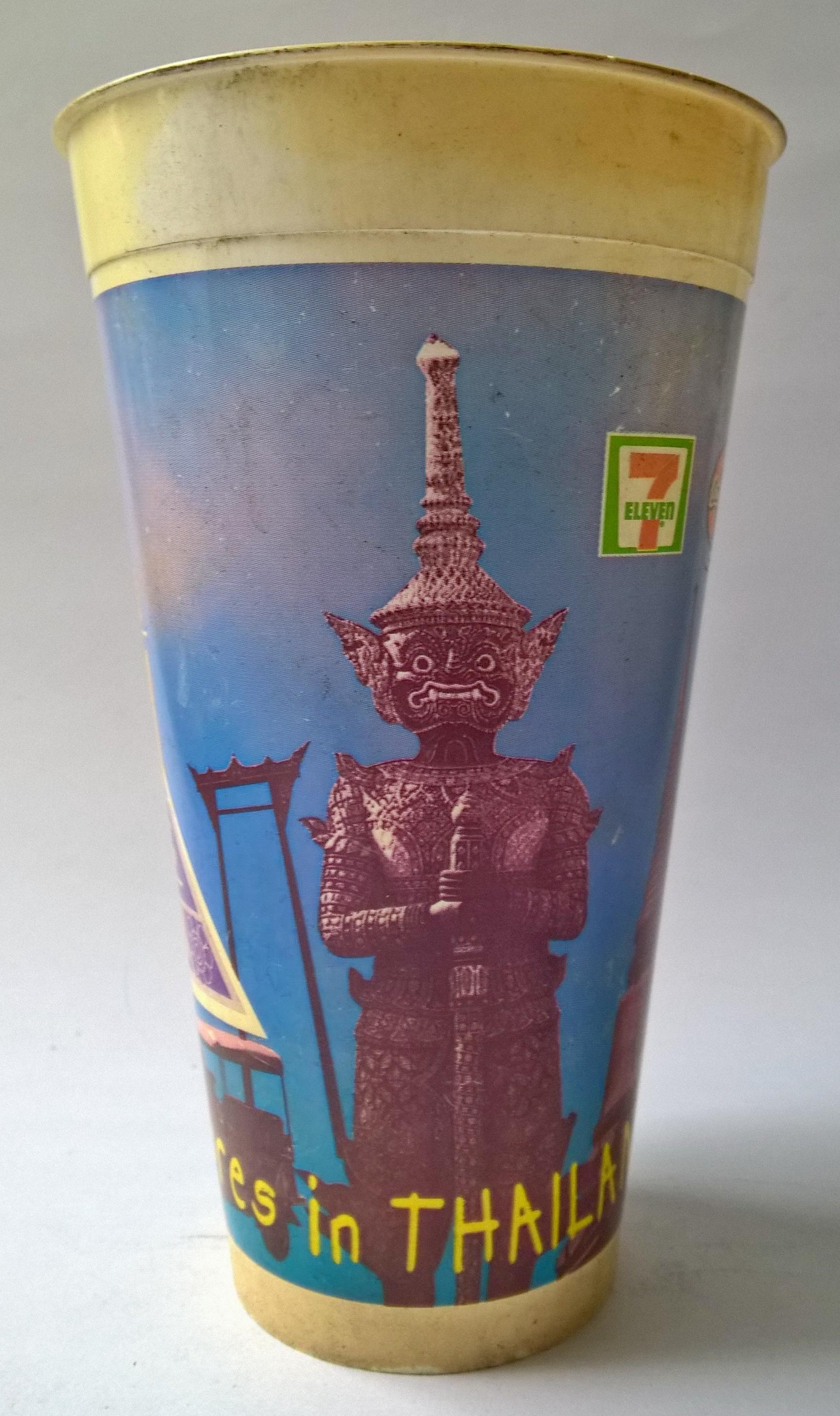 แก้วน้ำพลาสติกขนาดประมาณ 22 oz ของสะสมจาก7-11 'ฉลองครบ 1001 สาขา 7-11 ในประเทศไทย 1001 stores celebration ',Amazing 1001 Stores in Thailand