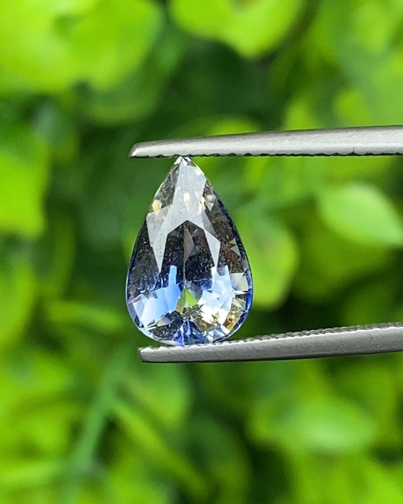 พลอย แซฟไฟร์ 2 สี Bi Color Sapphire 2.53 กะรัต (Cts.) พลอยแท้ อัญมณีมงคลประจําวันเกิด เครื่องประดับพลอย