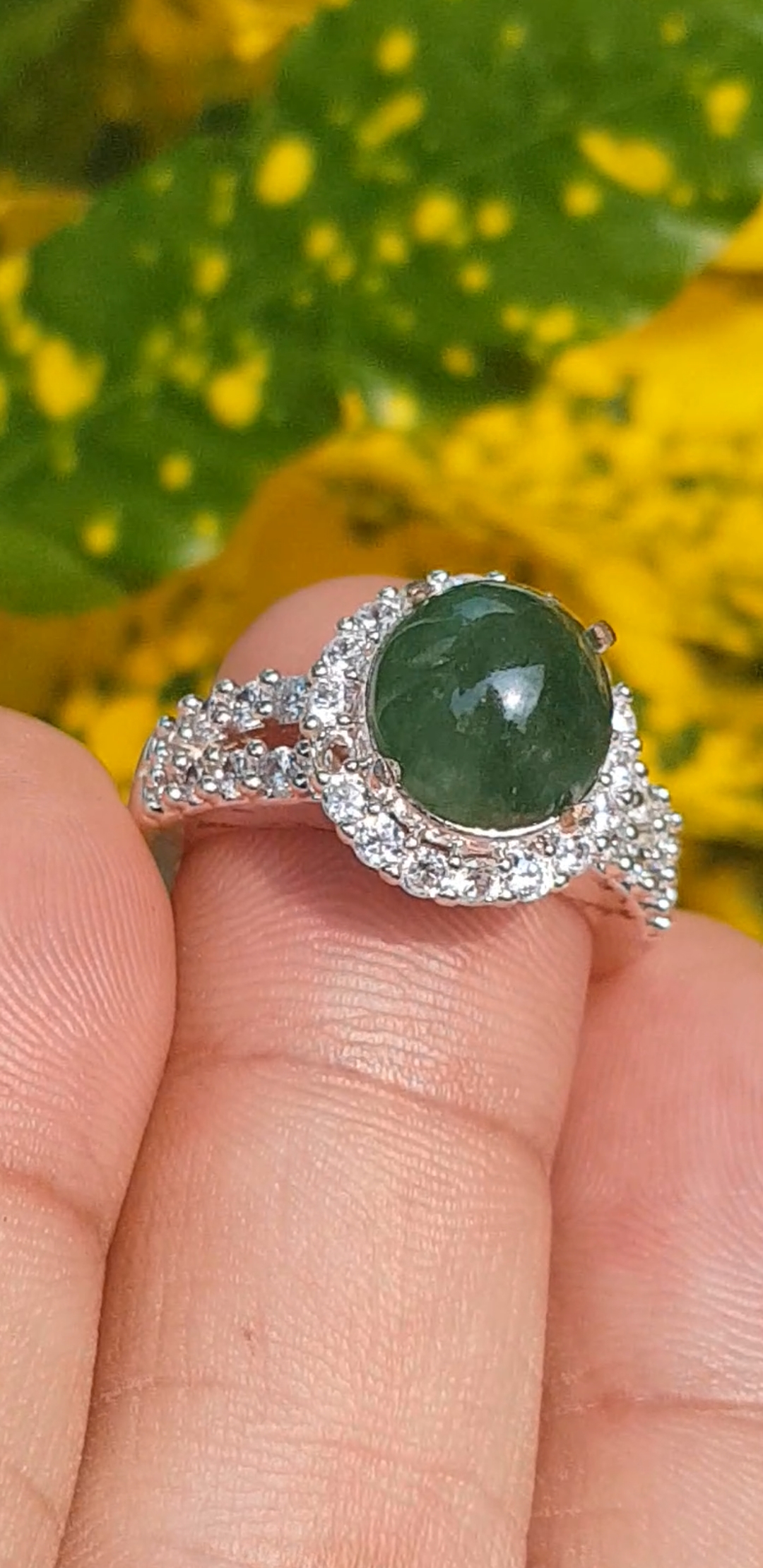 หยก พม่า แท้ Jade แหวนหยก 翡翠戒指 (Jadeite ring) 3.34 กะรัต (Cts.) (Size) 55 ดิบ ไม่ผ่านการปรับปรุง (Type A) พม่า (Myanmar)