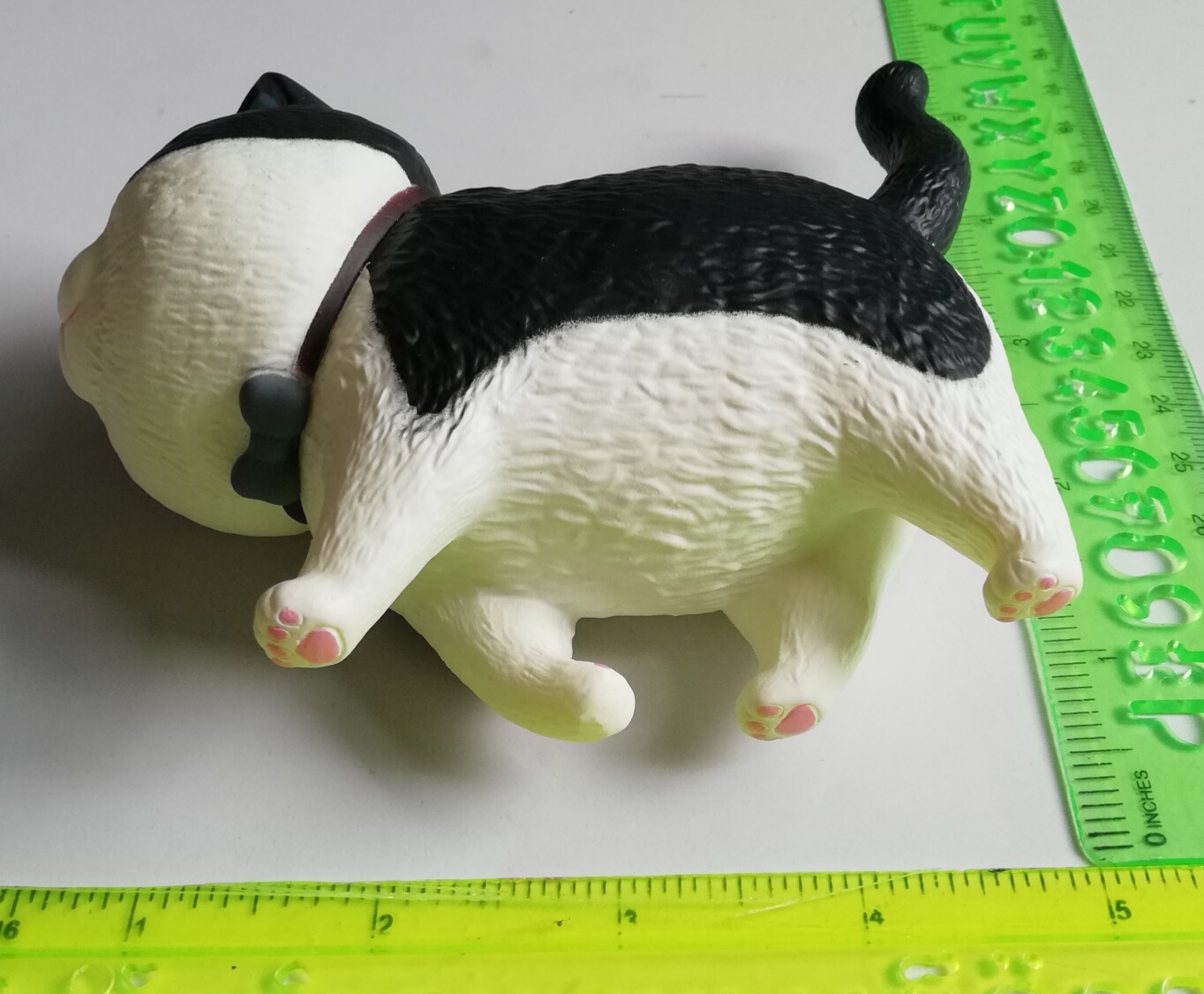 โมเดล "แมวอ้วน Cat Bells" ตัวดำท้องขาว 5" ขนาดตามภาพ