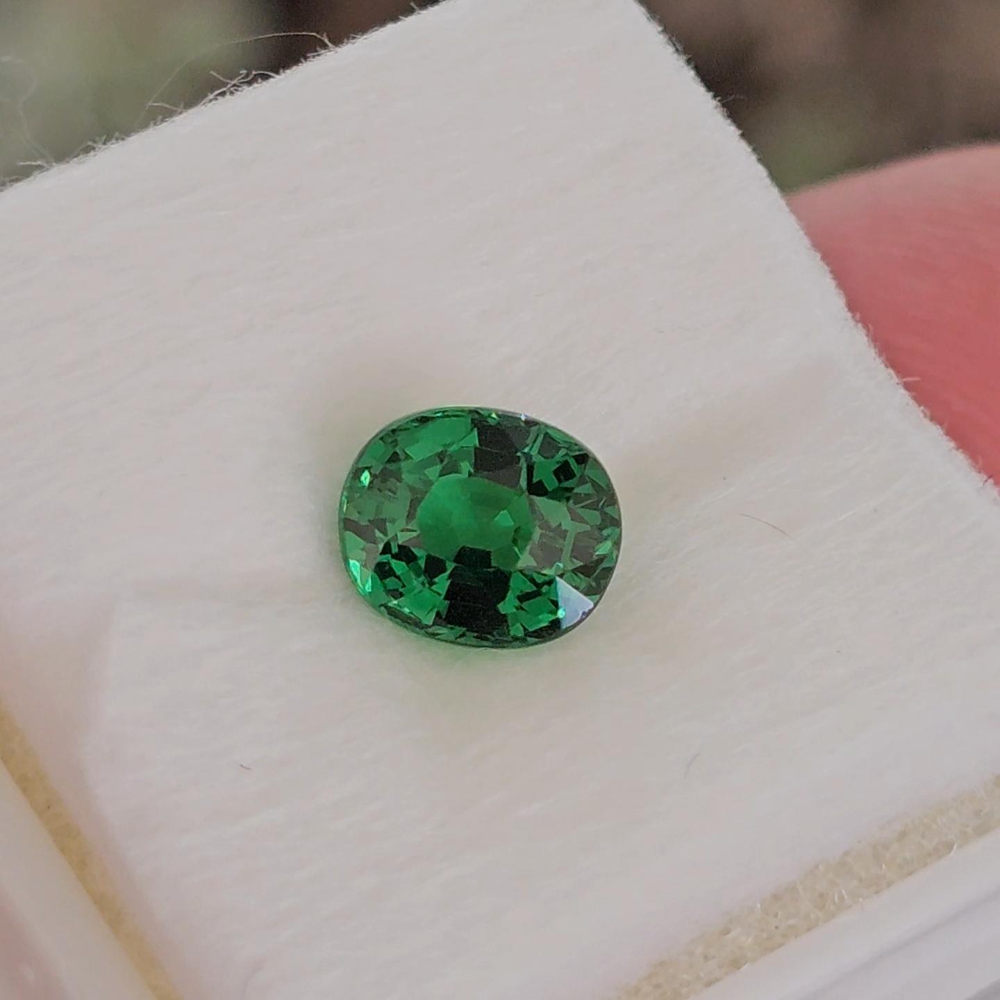 พลอย ซาโวไรท์ Tsavorite Garnet 1.24 กะรัต (Cts.) ดิบ Unheated พร้อมใบเซอร์ อัญมณีมงคลประจําวันเกิด เครื่องประดับพลอย