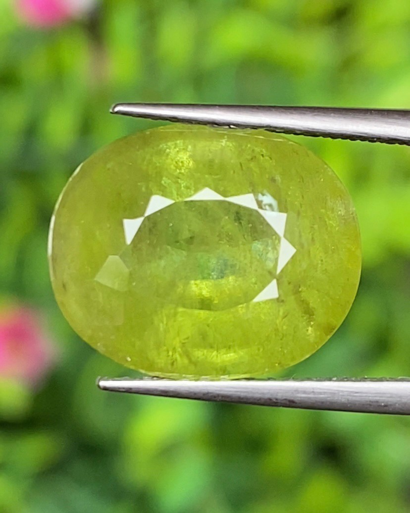 พลอย สฟีน Natural Sphene 7.85 กะรัต (Cts.) ดิบ (Unheated) พลอยแท้ อัญมณีมงคลประจําวันเกิด เครื่องประดับพลอย