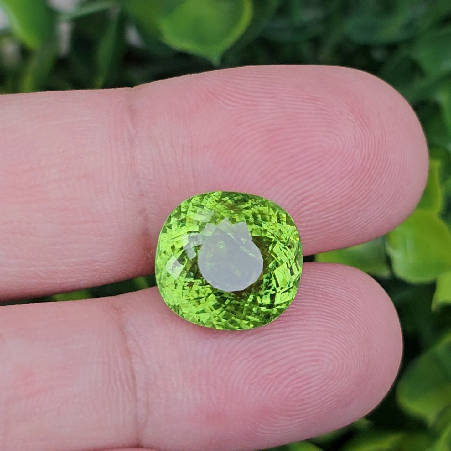 พลอย พาไรบ้า ทัวร์มาลีน Paraiba Tourmaline 11.02 กะรัต (Cts.) *สีพิเศษ เขียวนีออน neon green พร้อมใบเซอร์ พลอยแท้อัญมณีมงคล ประจําวันเกิด เครื่องประดับพลอย