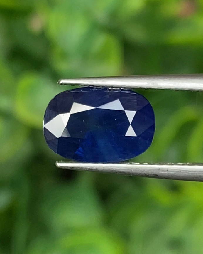 พลอย ไพลิน Blue Sapphire 2.221 กะรัต (Cts.) พร้อมใบเซอร์ พลอยแท้ อัญมณีมงคลประจําวันเกิด เครื่องประดับพลอย