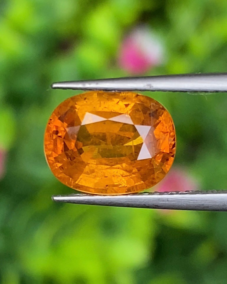 พลอย บุษราคัม Yellow Sapphire 4.25 กะรัต (Cts.) พลอยแท้ อัญมณีมงคลประจําวันเกิด เครื่องประดับพลอย