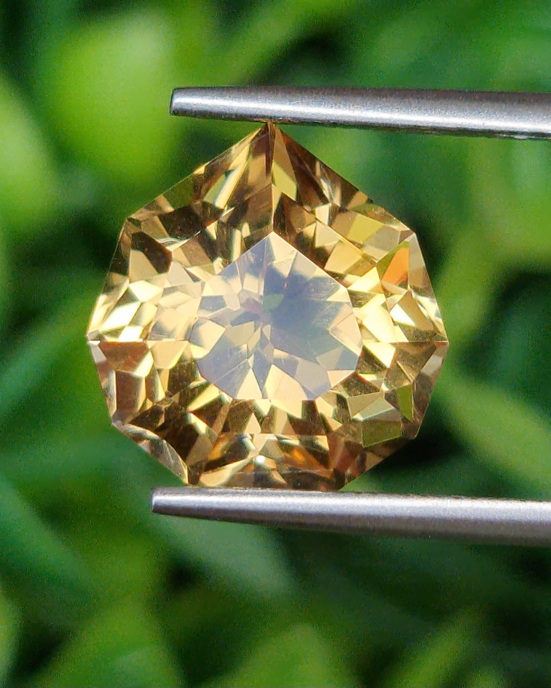 พลอย ซิทริน Citrine 6.93 กะรัต (Cts.) พลอยแท้ อัญมณีมงคลประจําวันเกิด เครื่องประดับพลอย