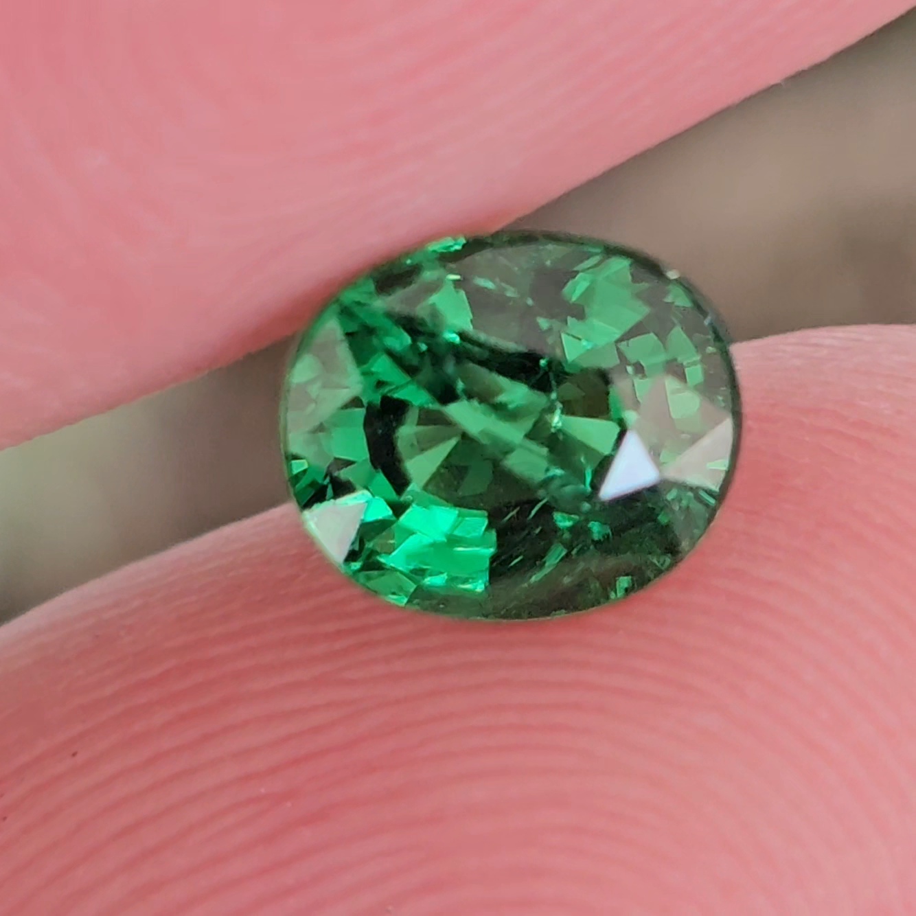 พลอย ซาโวไรท์ Tsavorite Garnet 1.28 กะรัต (Cts.) ดิบ Unheated พร้อมใบเซอร์ อัญมณีมงคลประจําวันเกิด เครื่องประดับพลอย