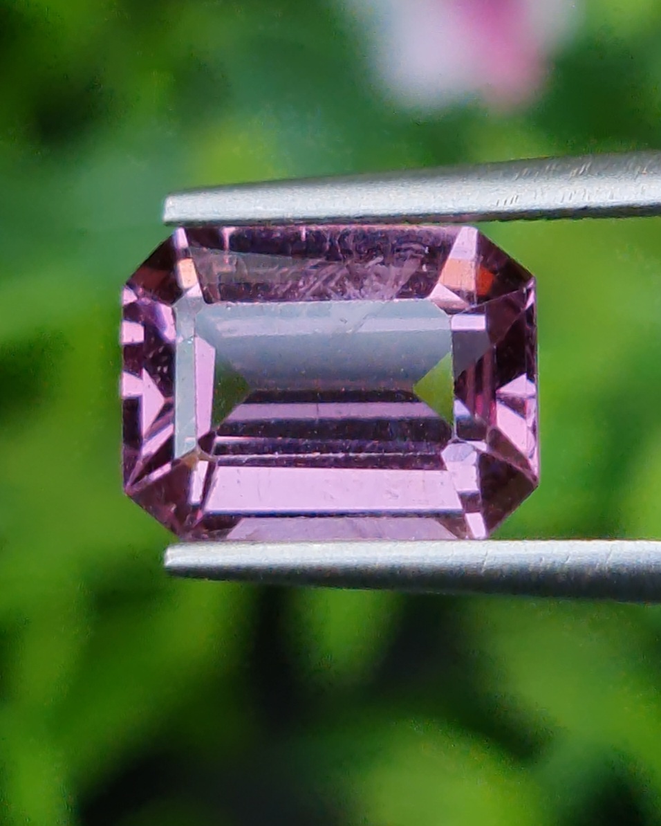 พลอย สปิเนล (Spinel) 3.61 กะรัต (Cts.) ดิบ (Unheated) พลอยแท้ อัญมณีมงคลประจําวันเกิด เครื่องประดับพลอย