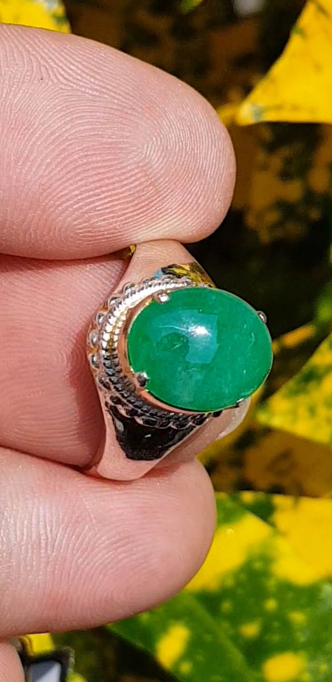 หยก พม่า แท้ Jade แหวนหยก 翡翠戒指 (Jadeite ring) 1.93 กะรัต (Cts.) (Size) 59ดิบ ไม่ผ่านการปรับปรุง (Type A) พม่า (Myanmar)