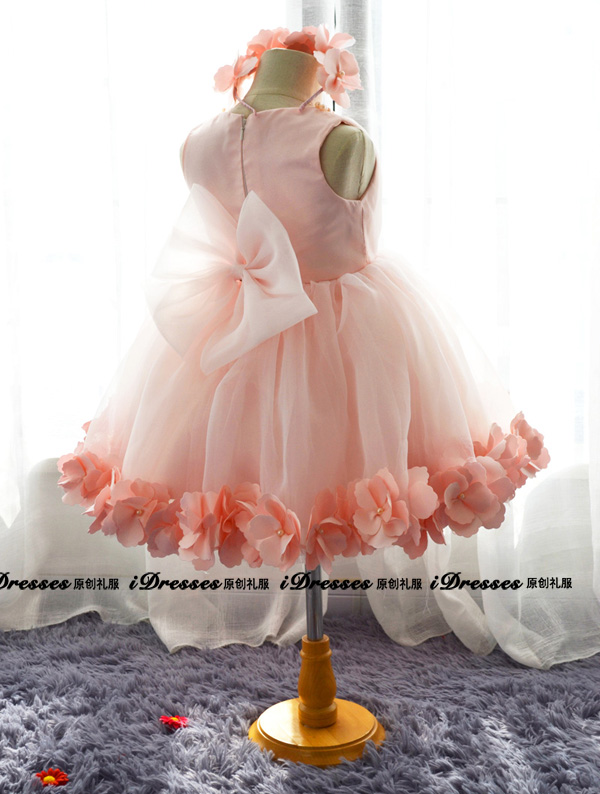 Pre - Order ชุดราตรีเด็ก สวย หรู สง่า สไตล์เจ้าหญิง สีชมพู ชั้นนอกแต่งด้วยผ้าตาข่ายนุ่ม กระโปรงเป็นชั้น ๆ มีซิป