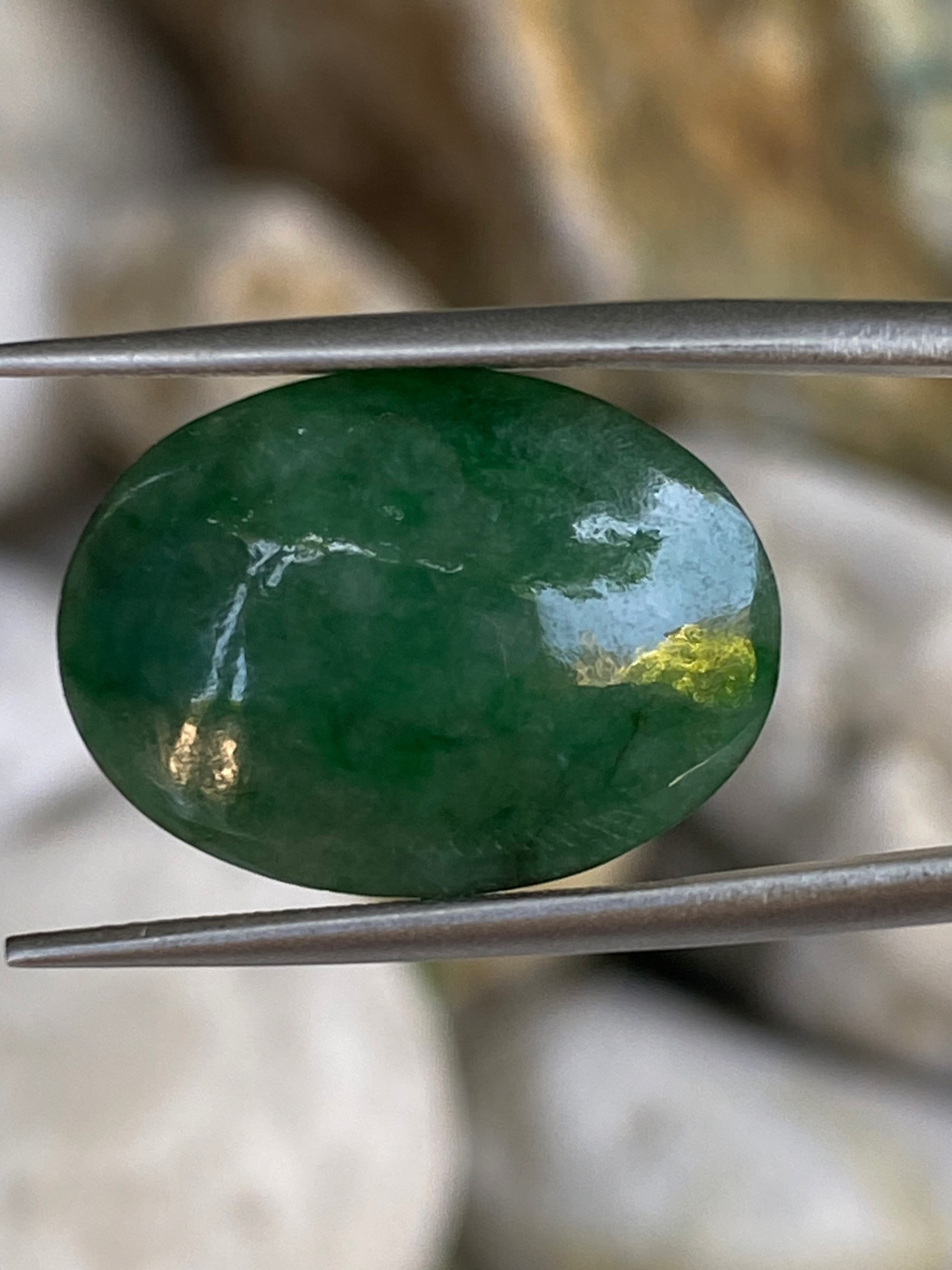 หยกพม่าเจียรนัย (Burmese jade ) 12.66 กะรัต หยกแท้ อัญมณีมงคลประจําวันเกิด เครื่องประดับหยก