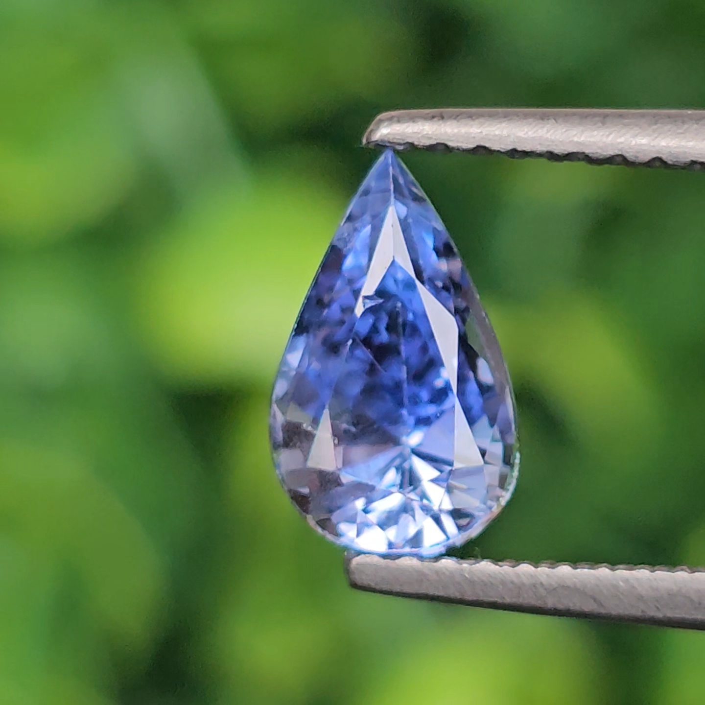 พลอย ไพลิน (Blue Sapphire) 1.55 กะรัต (Cts.) ดิบ (Unheated) พร้อมใบเซอร์ พลอยแท้ อัญมณีมงคลประจําวันเกิด เครื่องประดับพลอย