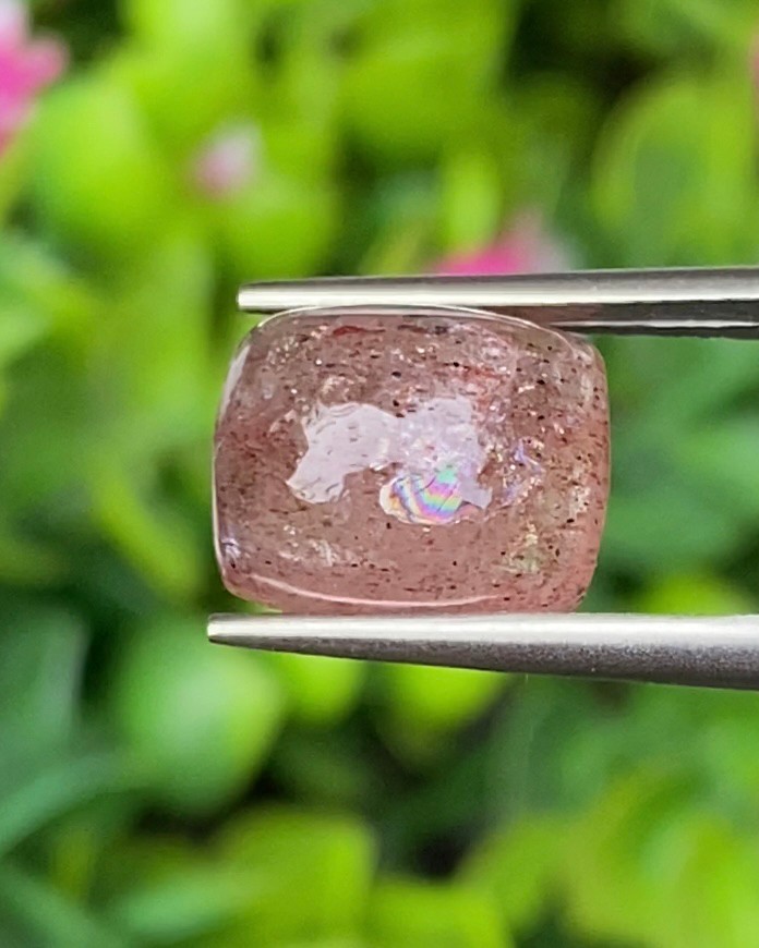 พลอย สตอเบอรี่ ควอตซ์ Strawberry Quartz 5.28 กะรัต (Cts.) พลอยแท้ อัญมณีมงคลประจําวันเกิด เครื่องประดับพลอย