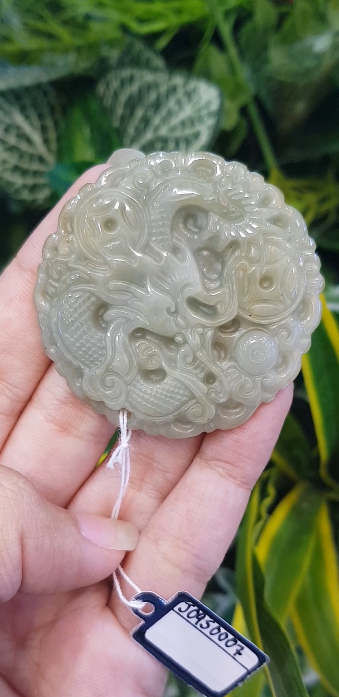 หยก พม่า แท้ Jade จี้หยก (jadeite) แกะสลักรูปมังกร ดิบ ไม่ผ่านการปรับปรุง (Type A) พม่า (Myanmar)