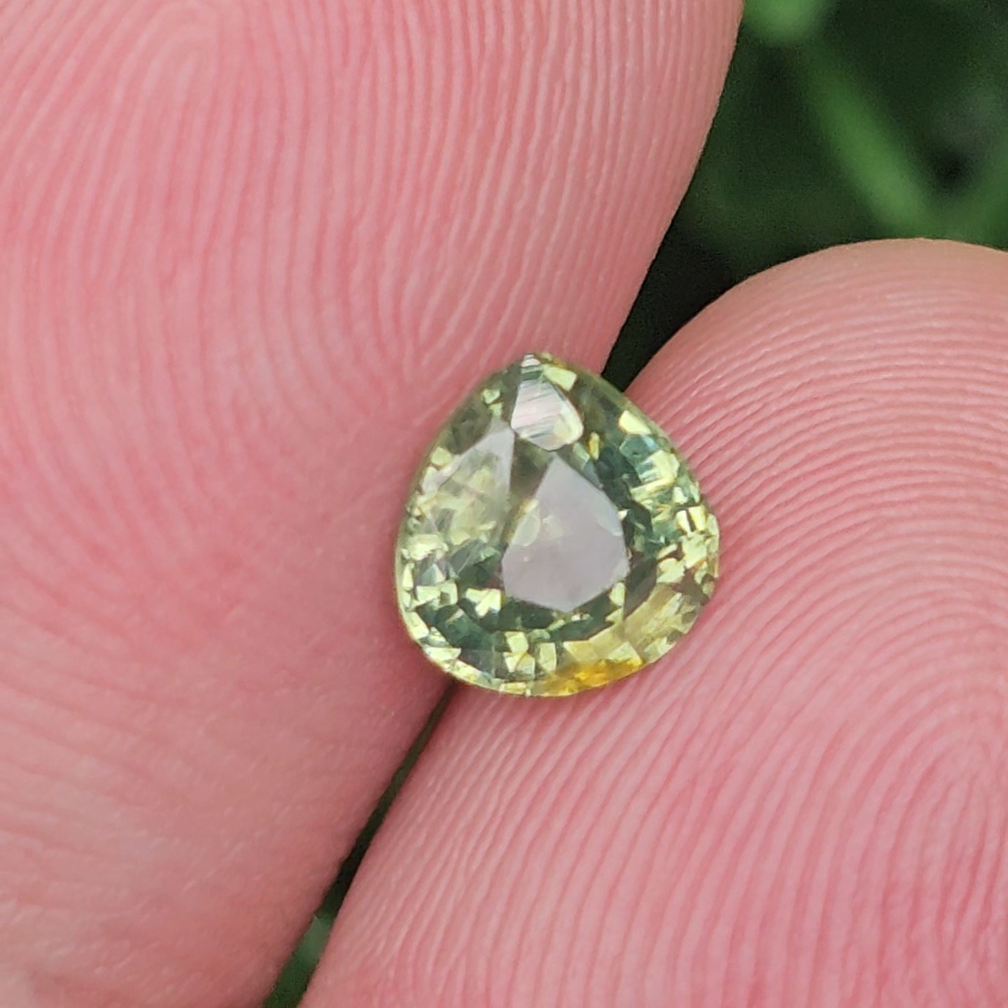 พลอย เพทาย Natural Zircon 1.29 กะรัต (Cts.) ดิบ พลอยแท้อัญมณีมงคล ประจําวันเกิด เครื่องประดับพลอย