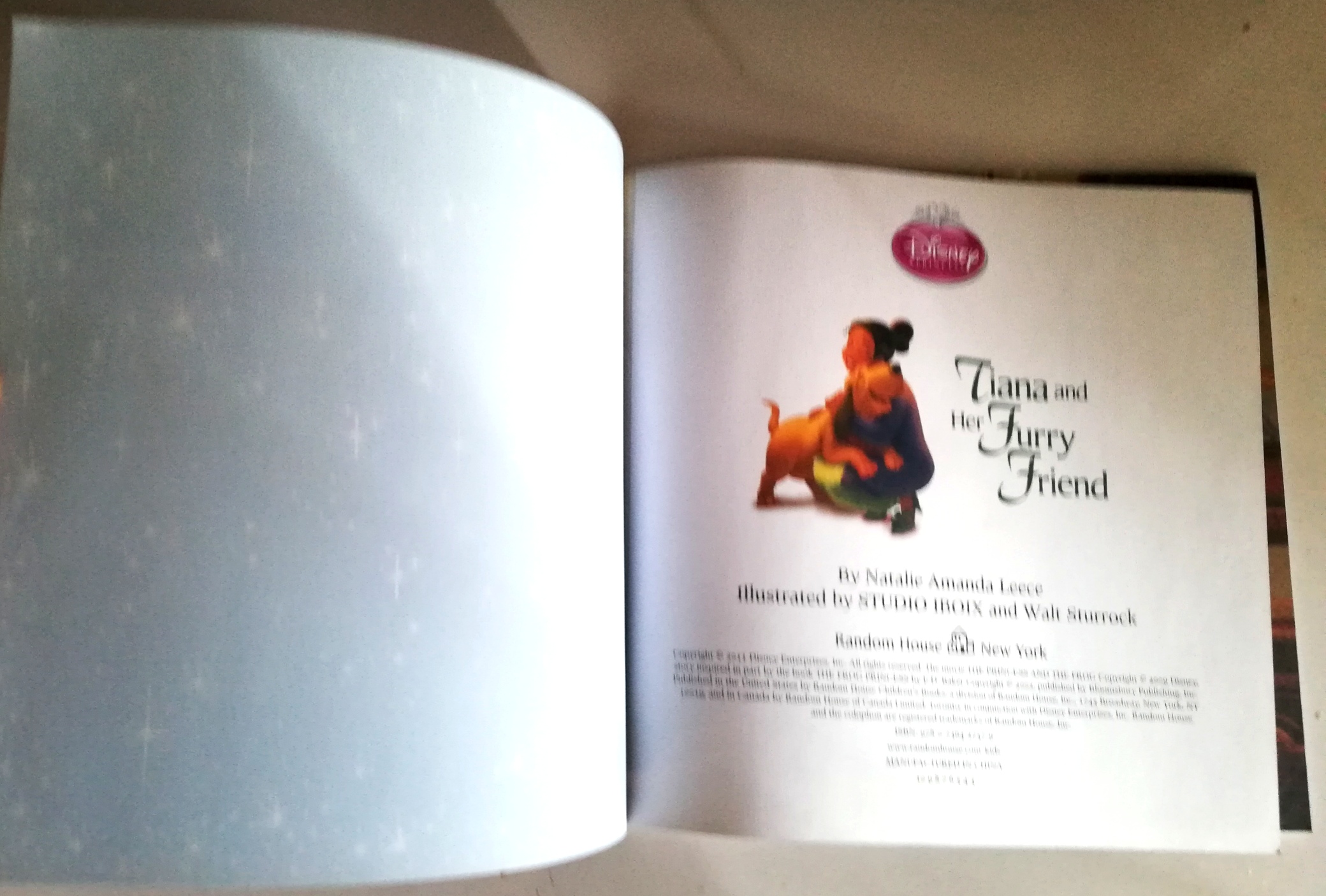 หนังสือนิทานฉบับภาษาอังกฤษ จาก วอลท์ดิสนีย์ แบบ 2 เรื่องใน 1 เล่ม ,เจ้าหญิงกบ เทียน่าและเพื่อนหมาขนฟู กับสติ๊กเกอร์มากกว่า50แบบ , PRINCESS Tiana and Her Furry Friend 2Books in 1! Over 50 Stickers! ด้านหลังㆍPRINCESS Aurora and the Helpful Dragon พร้อมสติ๊ก