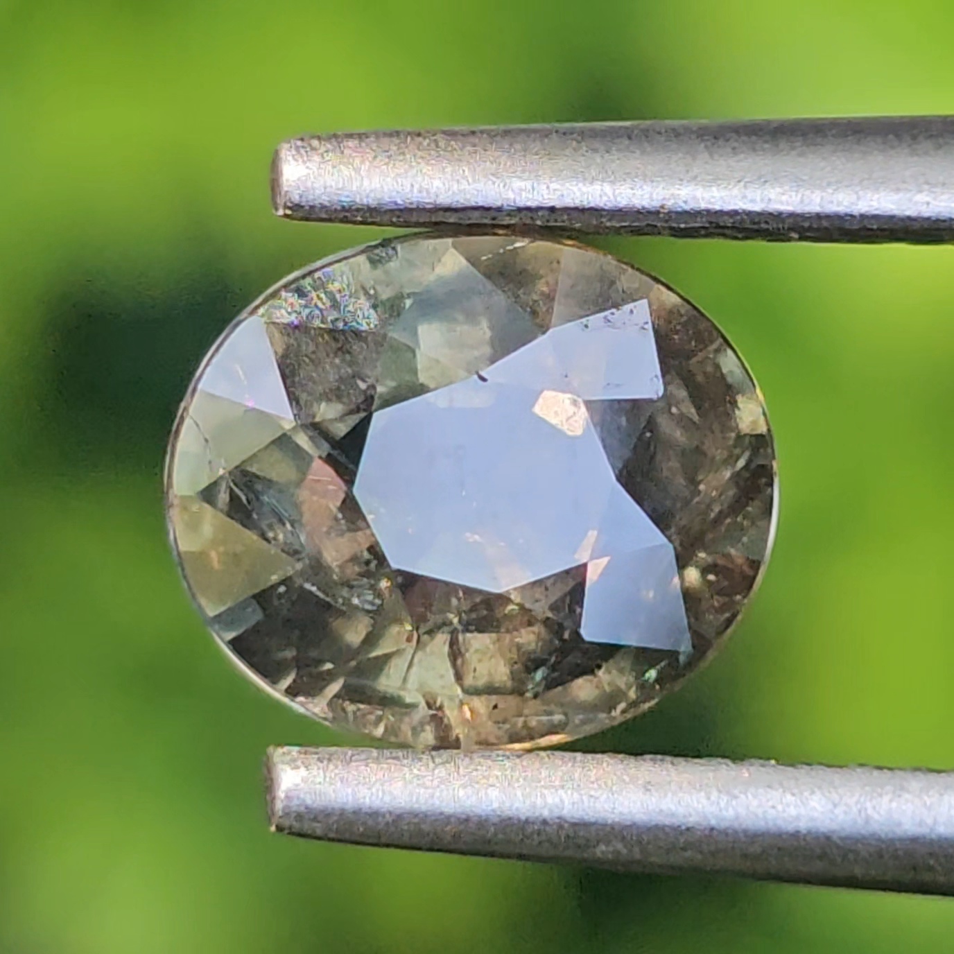 พลอย เขียวส่อง Green Sapphire 1.13 กะรัต (Cts.) ดิบ Unheated พลอยแท้ อัญมณีมงคลประจําวันเกิด เครื่องประดับพลอย