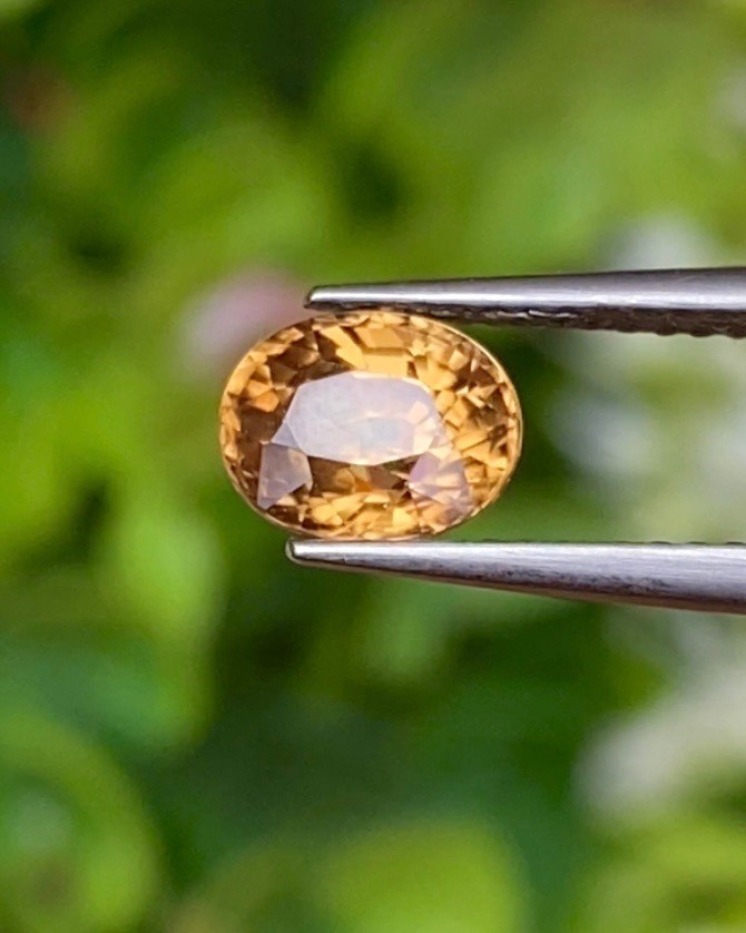 พลอย เพทาย (Zircon) 1.52 กะรัต (Cts.) พลอยแท้ อัญมณีมงคลประจําวันเกิด เครื่องประดับพลอย