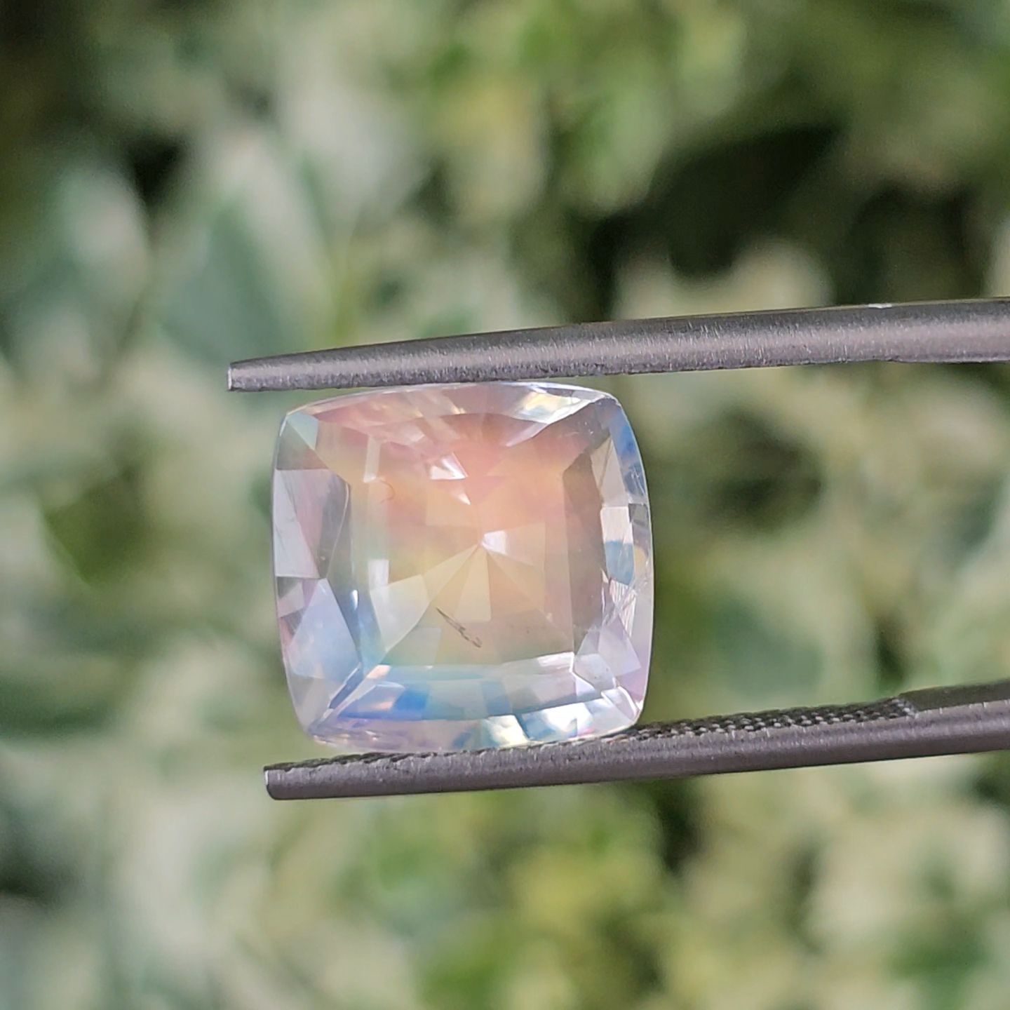 พลอย มูนสโตน เรนโบว์ Rainbow Moonstone 5.64 กะรัต (cts.) พลอยแท้ อัญมณีมงคลประจําวันเกิด เครื่องประดับพลอย