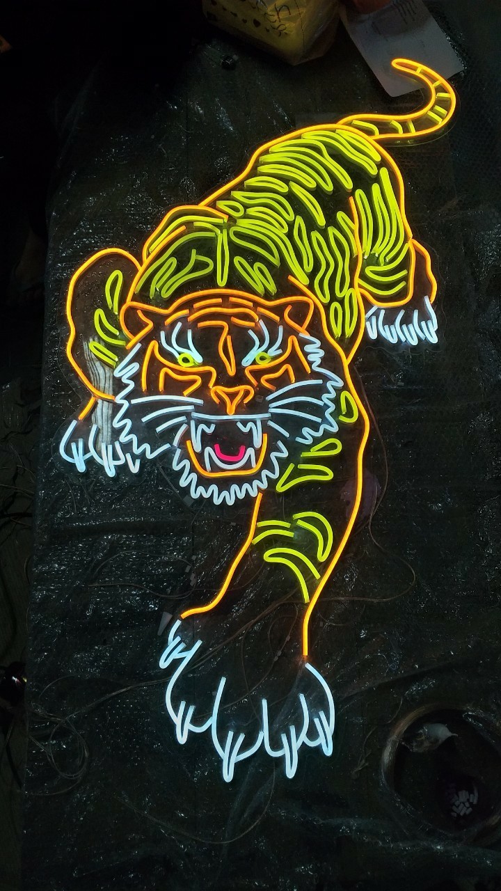 งานป้ายไฟนีออนดัดLED รูปเสือ