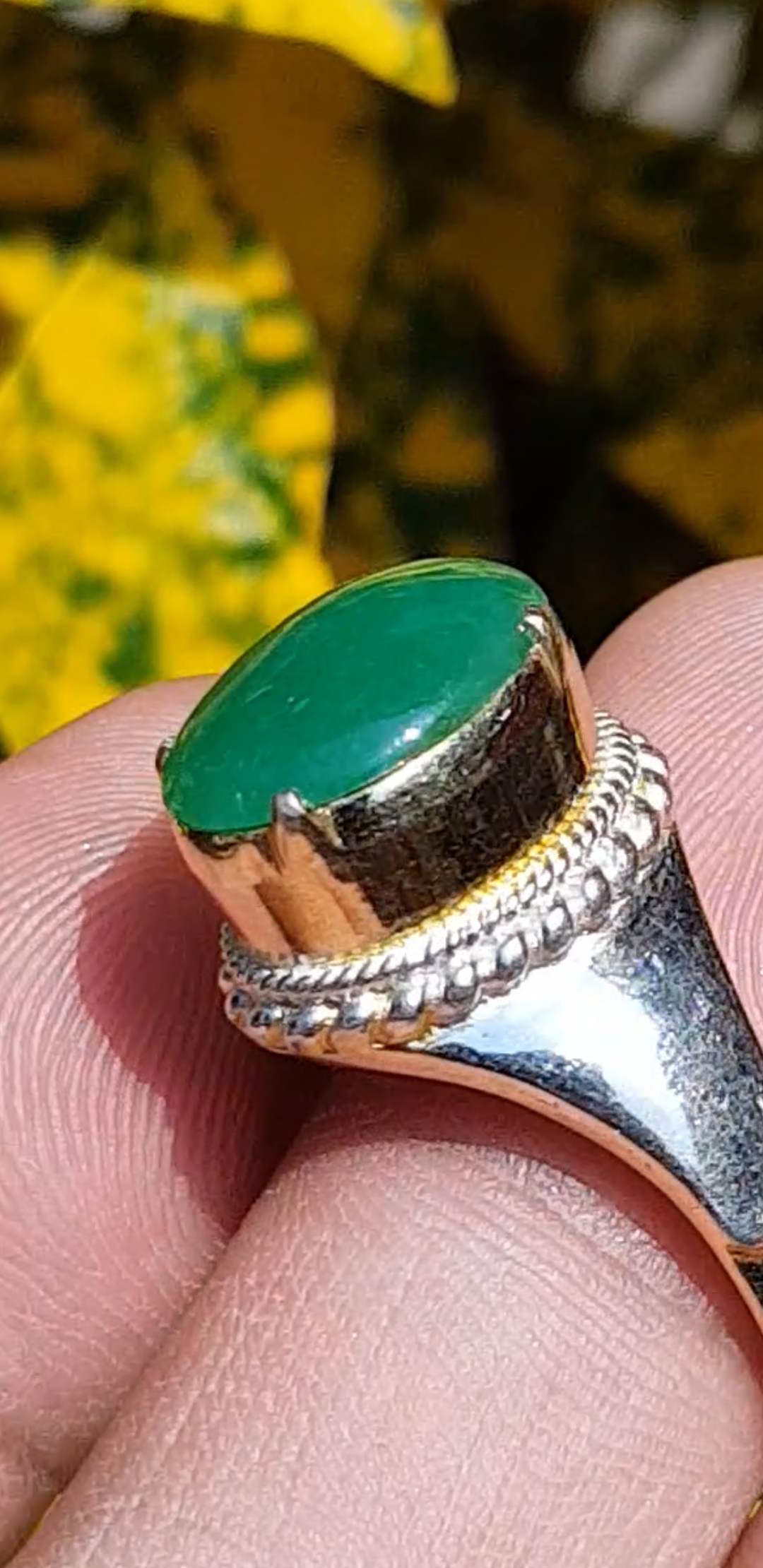 หยก พม่า แท้ Jade แหวนหยก 翡翠戒指 (Jadeite ring) 2.59 กะรัต (Cts.) ดิบ ไม่ผ่านการปรับปรุง (Type A) พม่า (Myanmar)
