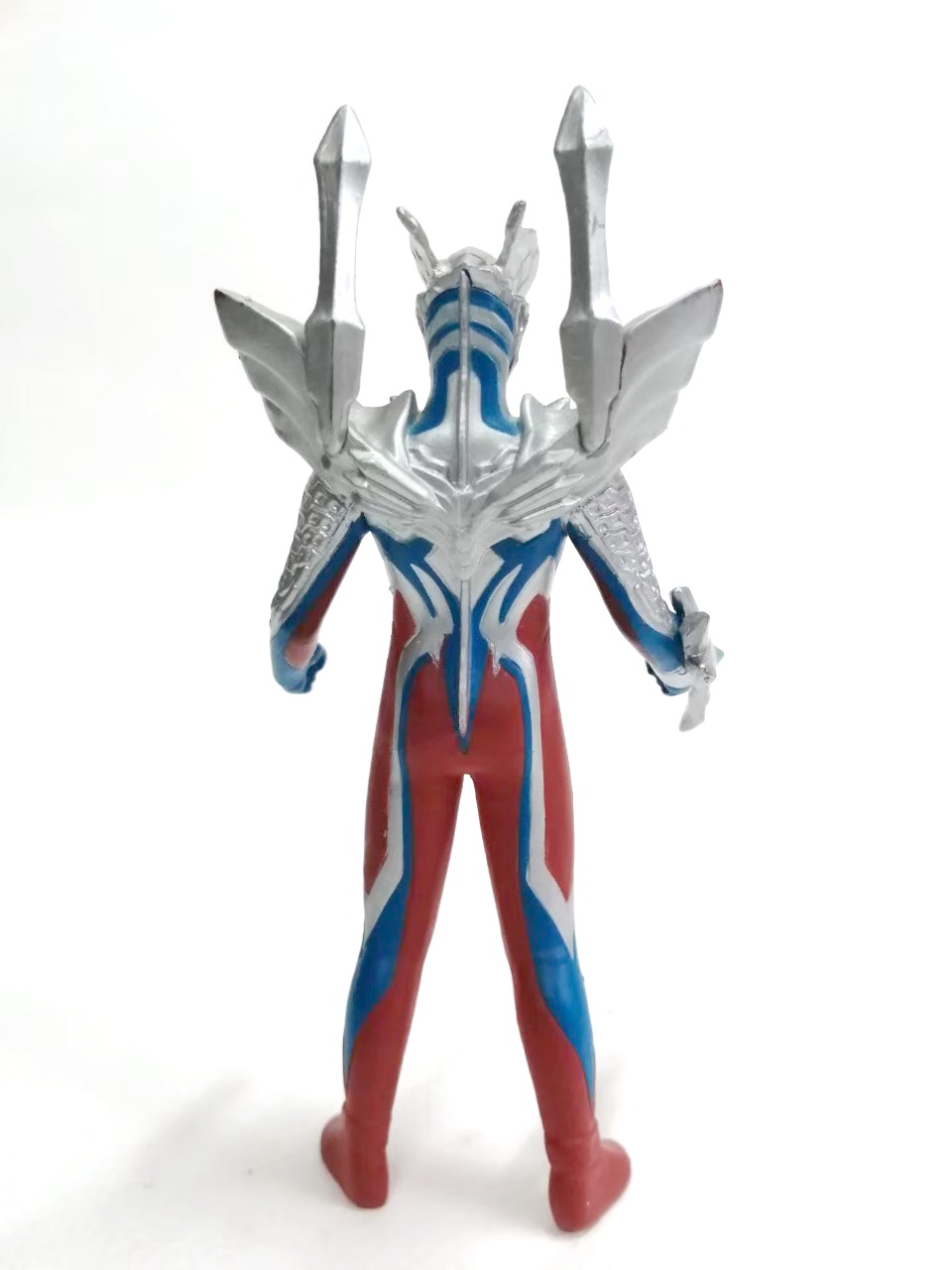 ซอฟ 4 นิ้ว อุลตร้าแมน ซีโร่ รุ่นสวมเกราะ ค่อนข้างหายากไม่พบบ่อย มือสองสภาพดีมีรอยบ้าง