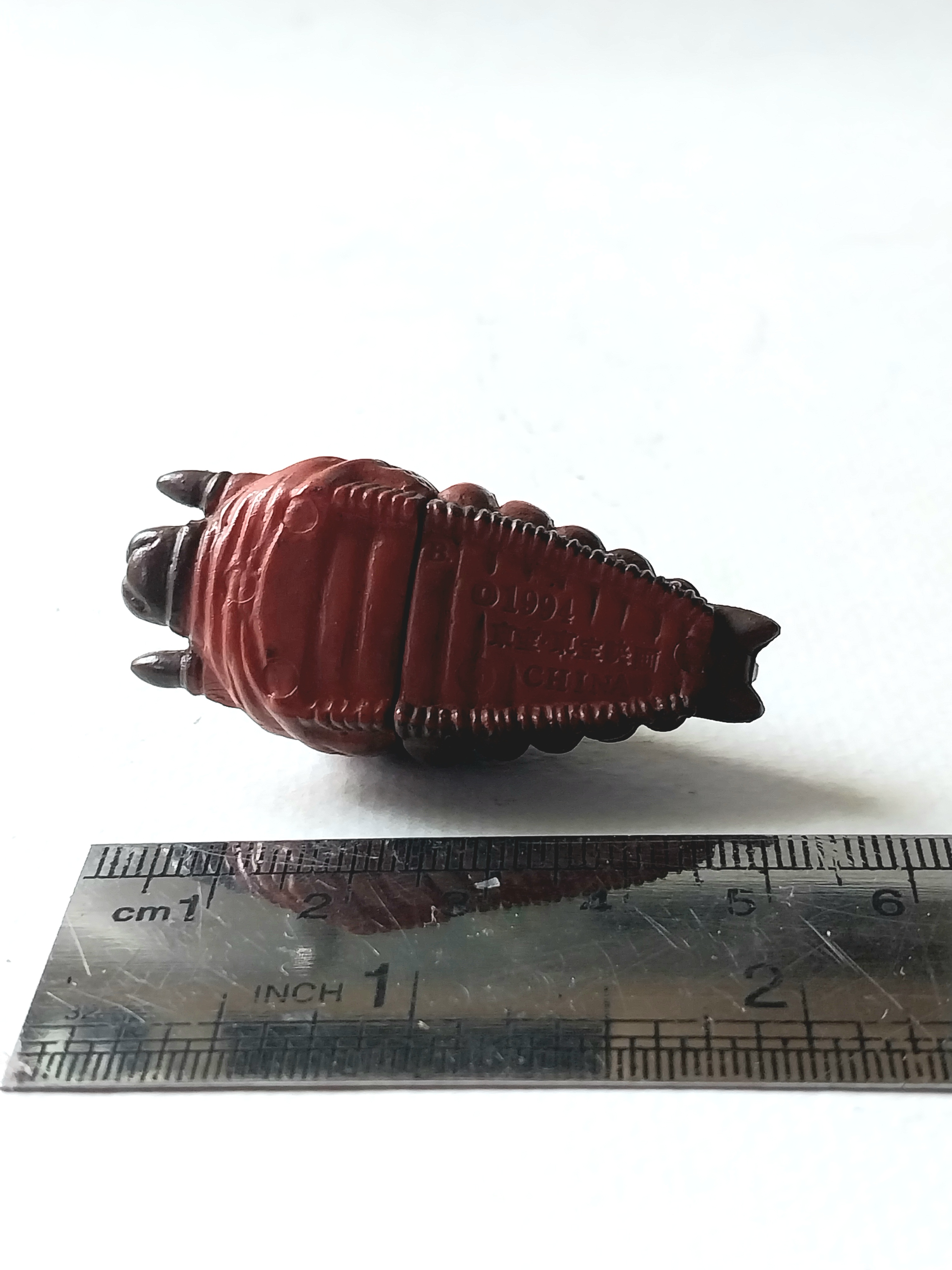 ฟิกเกอร์ยางตัน ขนาด2 นิ้ว หนอน มอธร่า จาก ก๊อตซิลล่า มือสองสภาพดีมีรอยบ้าง มีปั๊ม