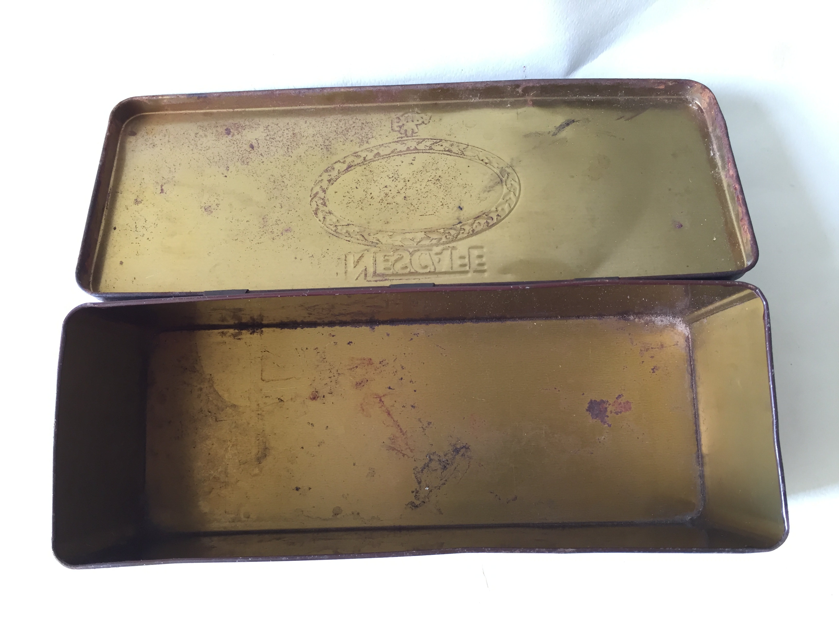 ของสะสม กล่องสังกะสี **มีคราบสนิมทั้งใบตามภาพ (กล่องโลหะ) กล่องเนสกาแฟเก่า "NESCAFE EXTRA กาแฟสำเร็จรูป 100%". **กรุณาเลือก 1 หรือ 2