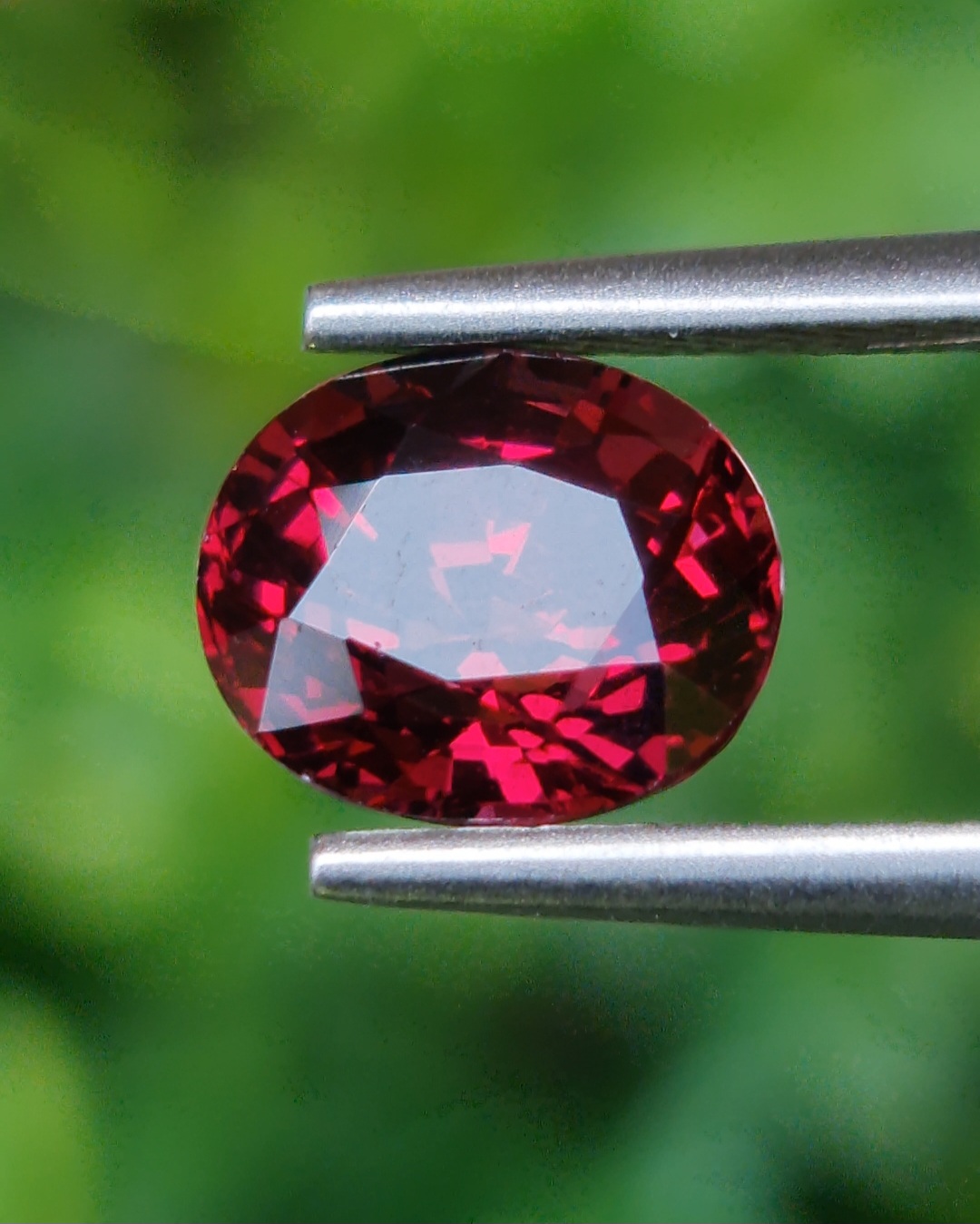 พลอย โรโดไลต์ กาเน็ท Rhodolite Garnet 2.50 กะรัต Cts.พลอยแท้ อัญมณีมงคลประจําวันเกิด เครื่องประดับพลอย
