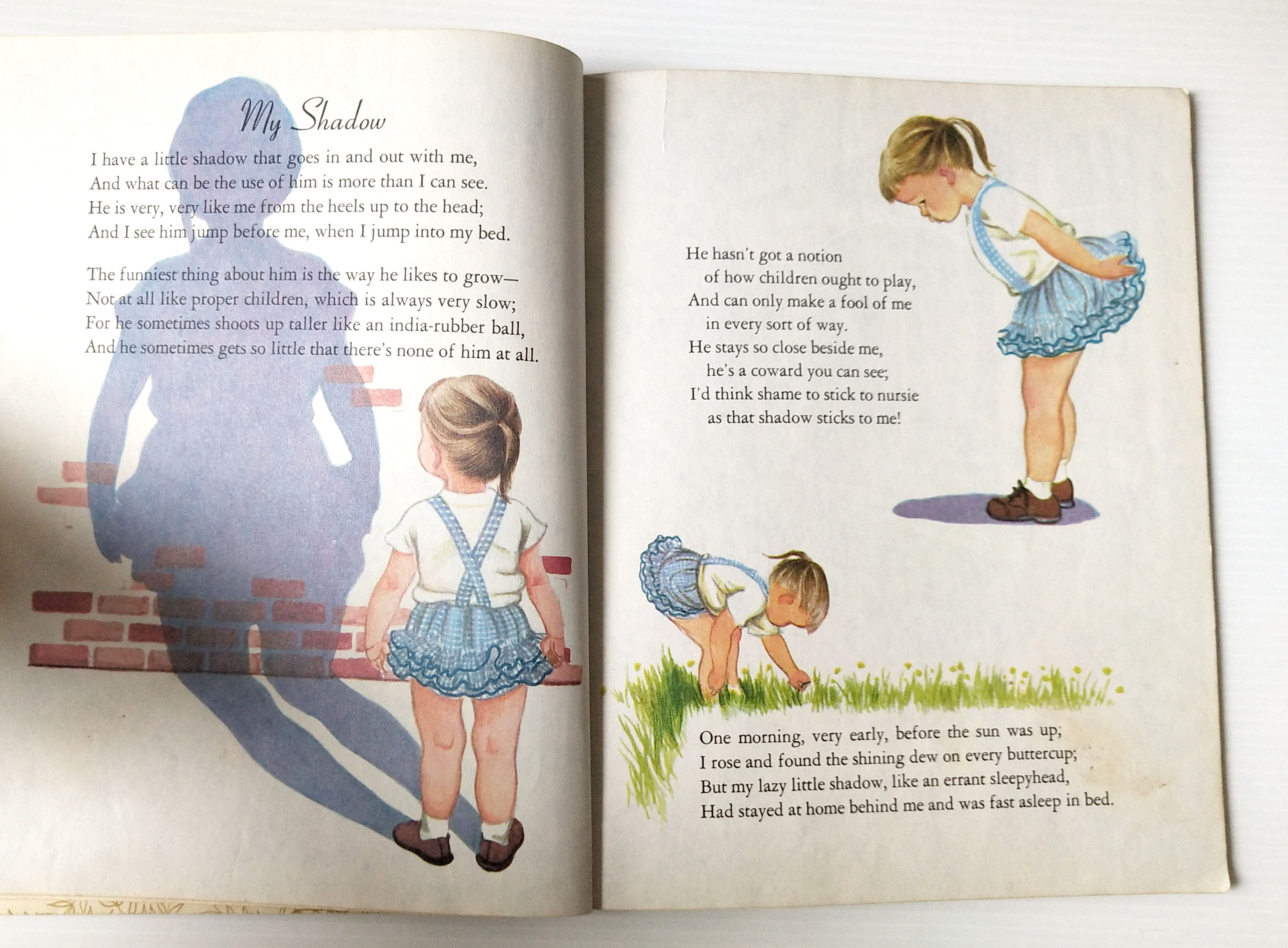 หนังสือภาพสวย **มีตำหนิ โปรดตรวจสอบทุกภาพ ฉบับภาษาอังกฤษ A little golden book, A child's Garden of Verses โดย Robert Louise Stevenson selected and Illustrated by Eloise Wilkin